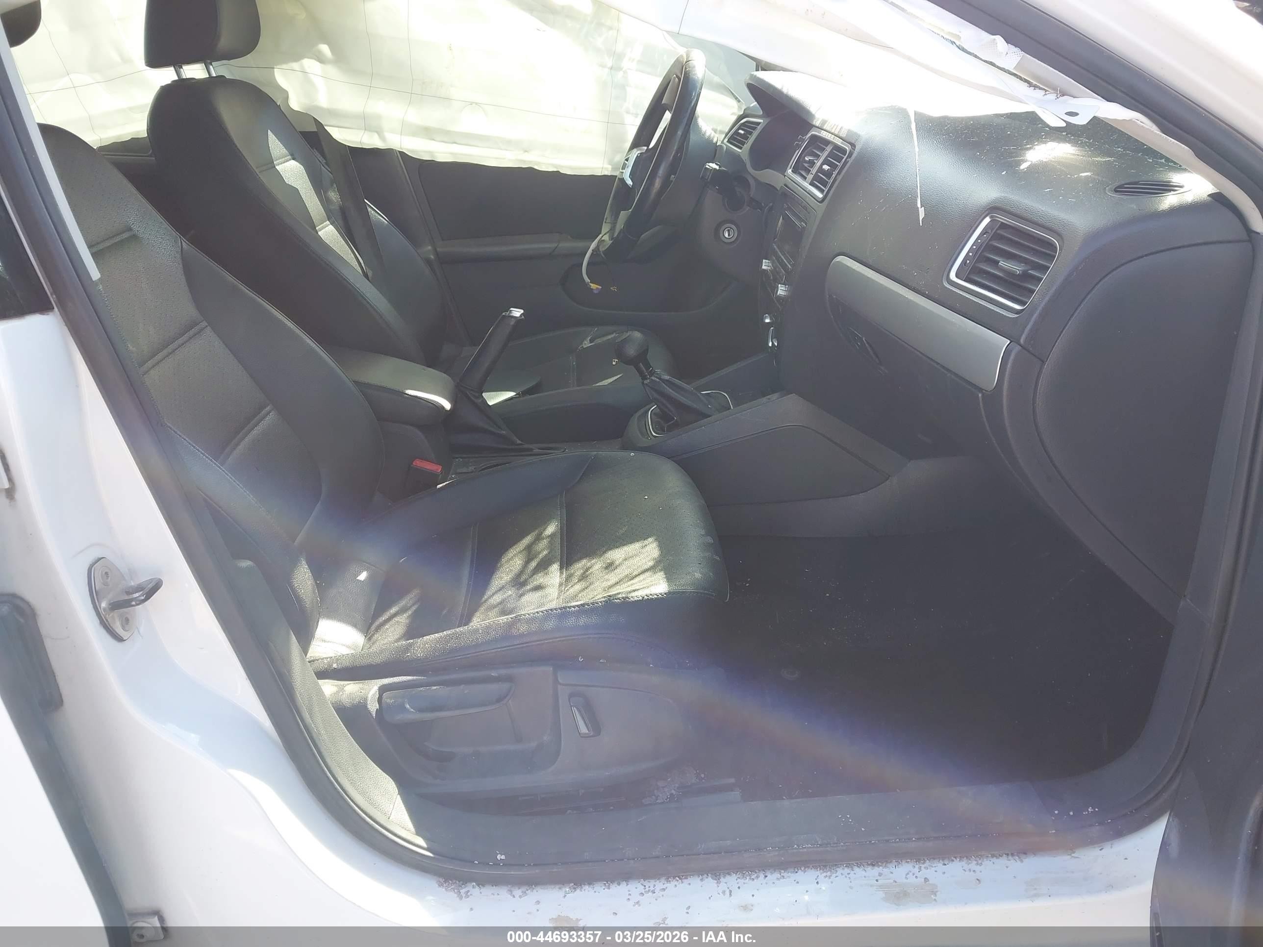 2013 Volkswagen Jetta 2.5l Se White vin: 3VWBX7AJ7DM434534