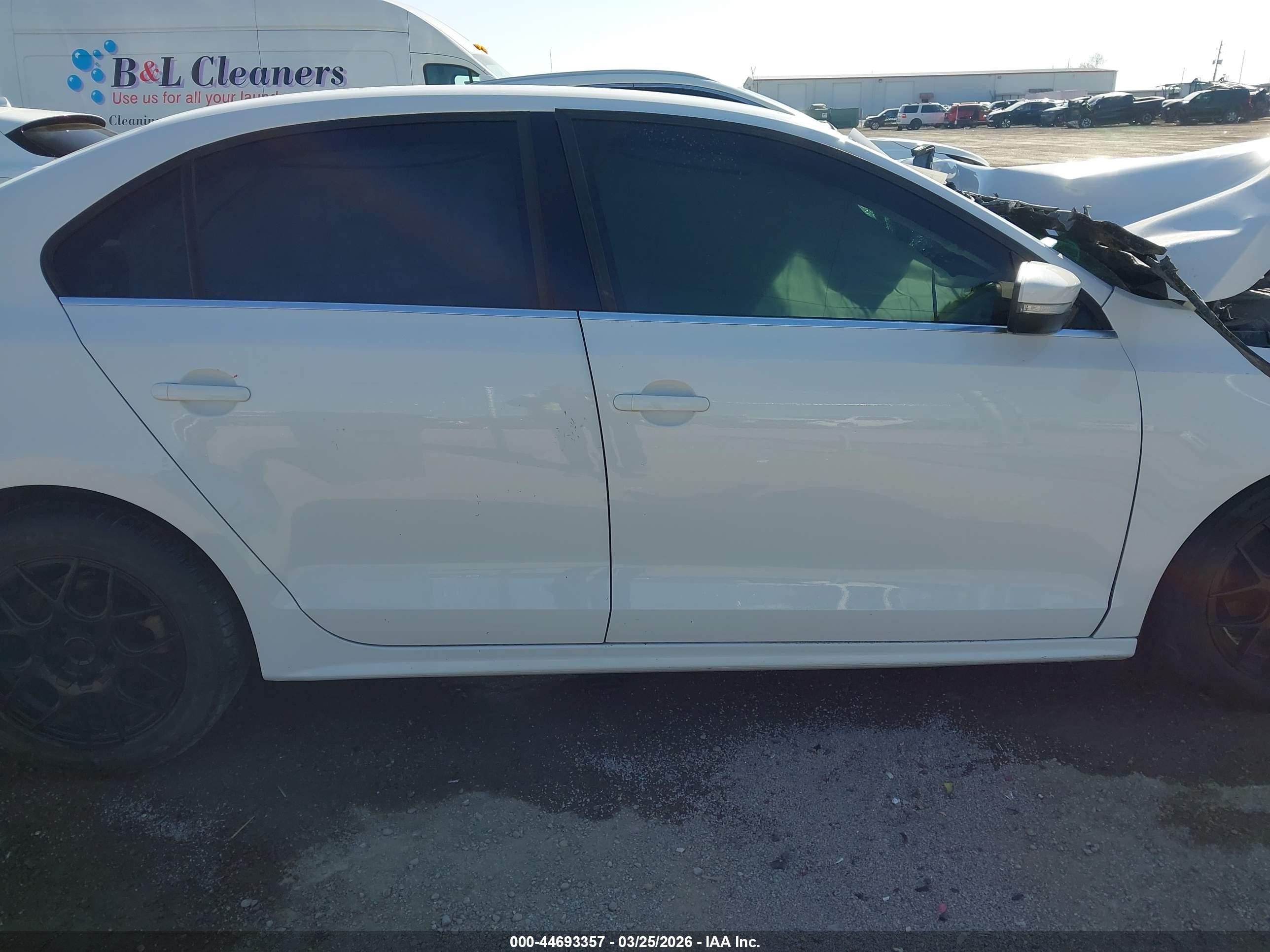 2013 Volkswagen Jetta 2.5l Se White vin: 3VWBX7AJ7DM434534