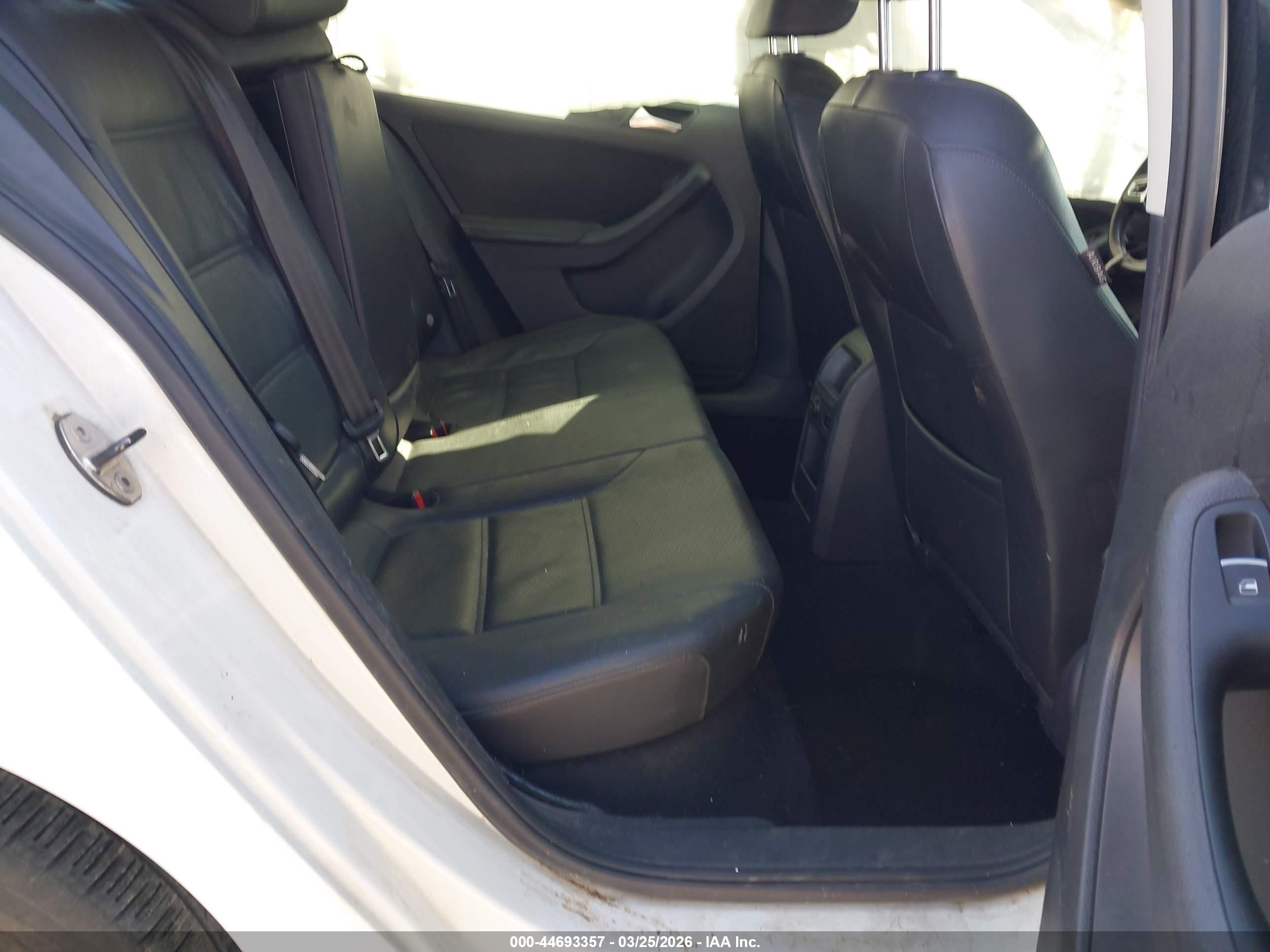 2013 Volkswagen Jetta 2.5l Se White vin: 3VWBX7AJ7DM434534