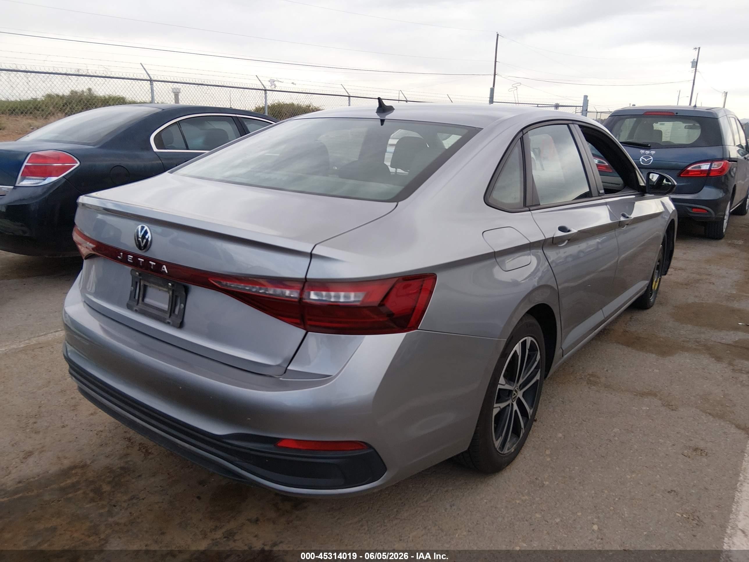 2025 Volkswagen Jetta 1.5t Sport Серый vin: 3VWBX7BU9SM006583