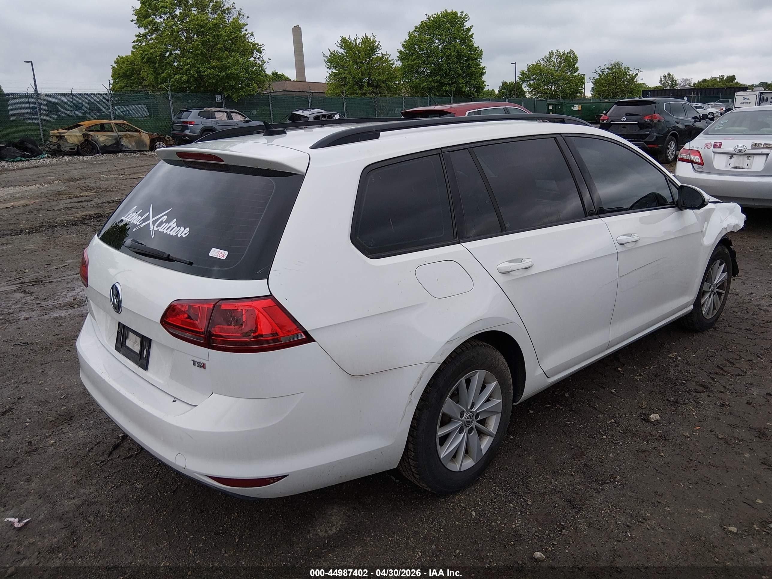 2017 Volkswagen Golf Sportwagen Tsi S Белый vin: 3VWC17AU0HM501268