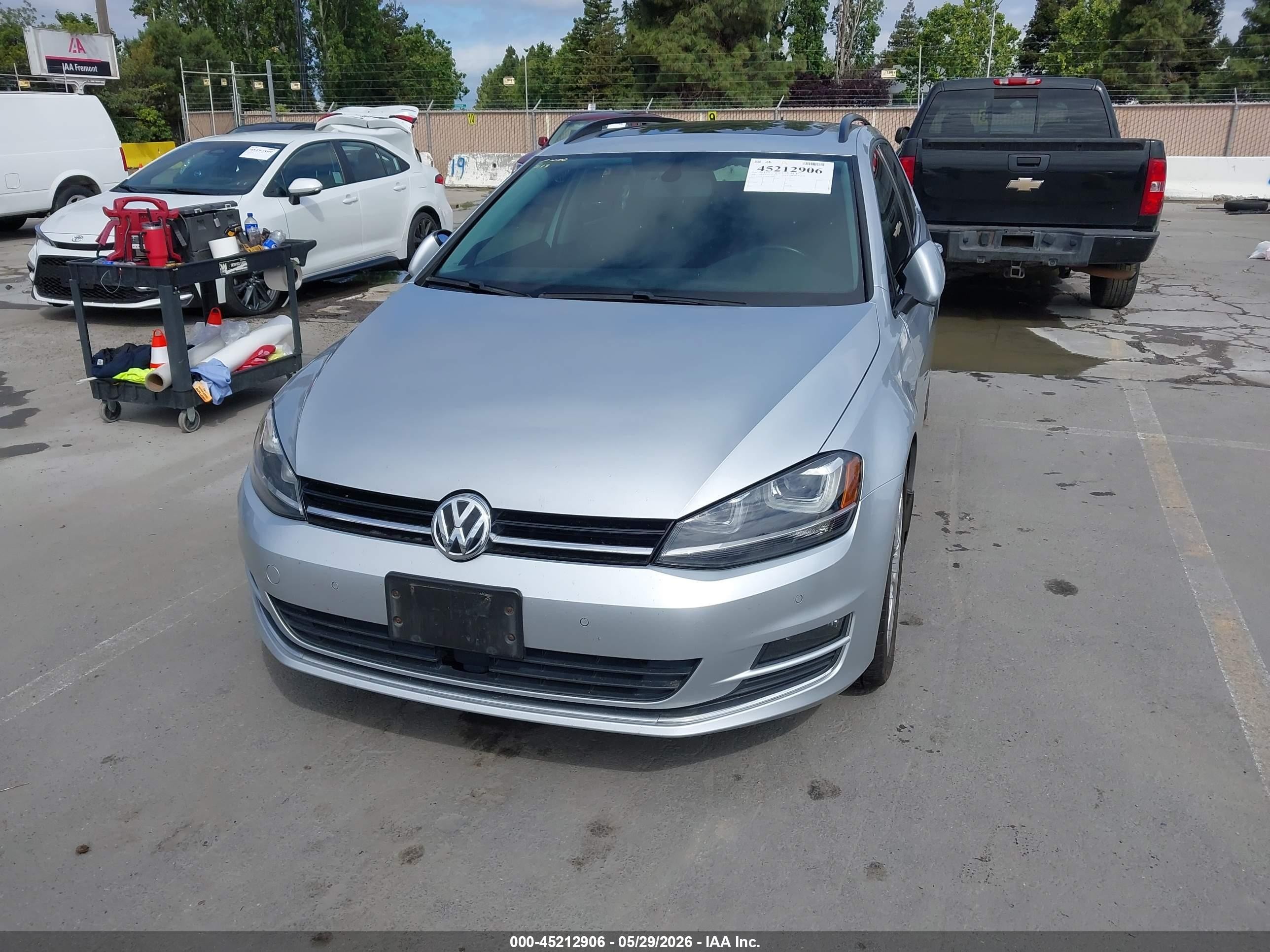 2015 Volkswagen Golf Sportwagen Tsi Se 4-door Silver vin: 3VWC17AU4FM507846