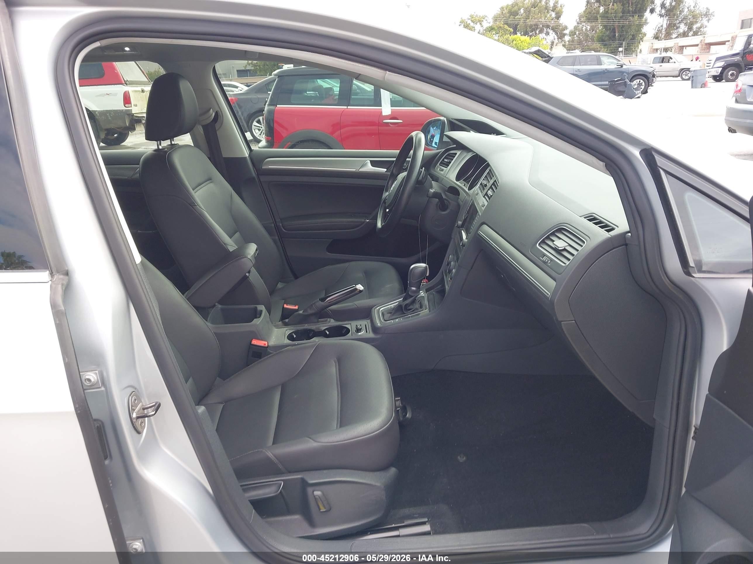 2015 Volkswagen Golf Sportwagen Tsi Se 4-door Silver vin: 3VWC17AU4FM507846