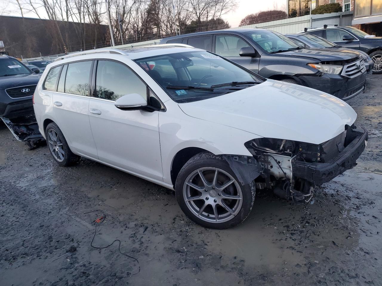 2015 Volkswagen Golf Sportwagen S White vin: 3VWC17AU4FM508236