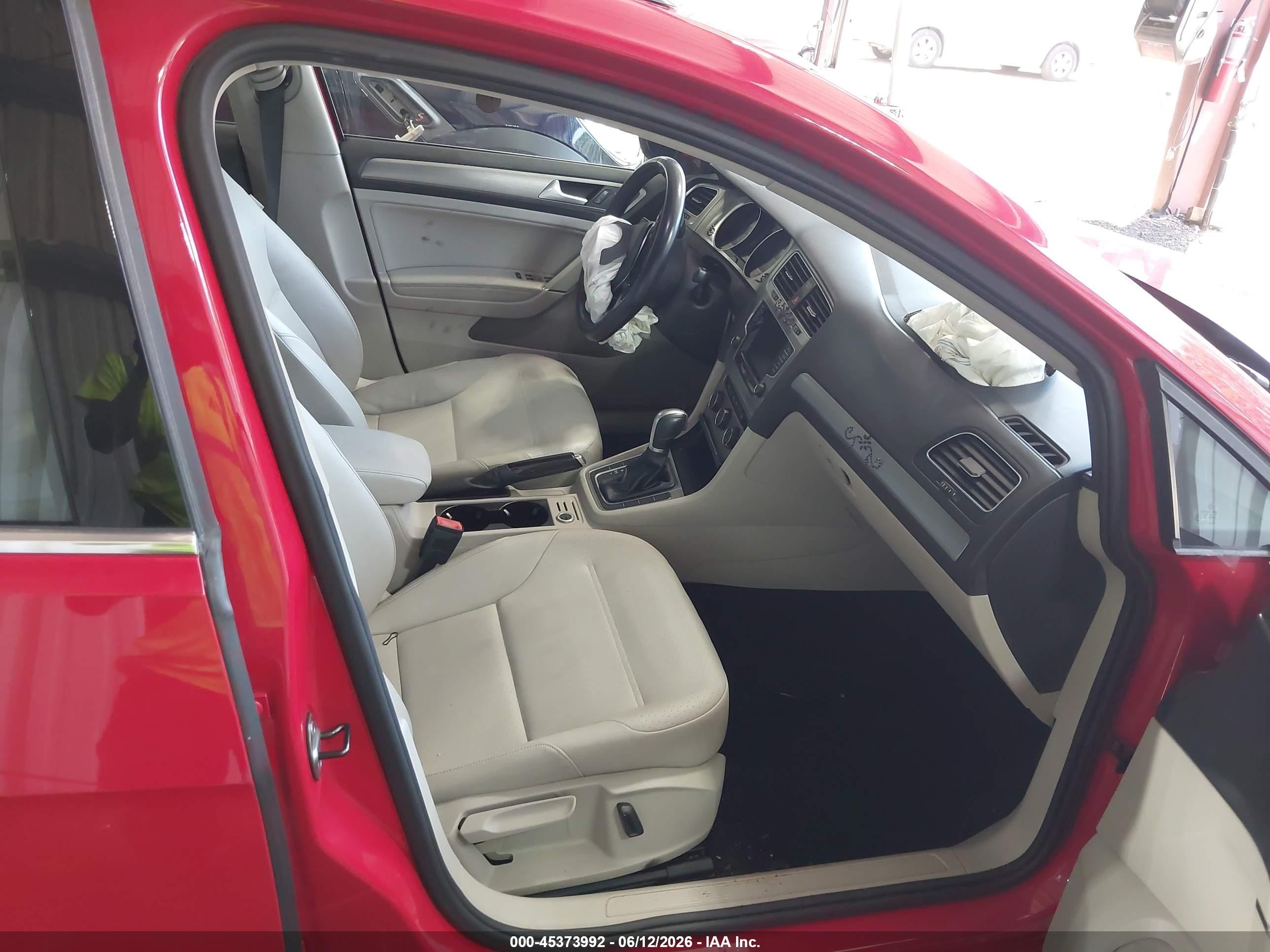 2015 Volkswagen Golf Sportwagen Tsi Se 4-door Red vin: 3VWC17AU5FM517298