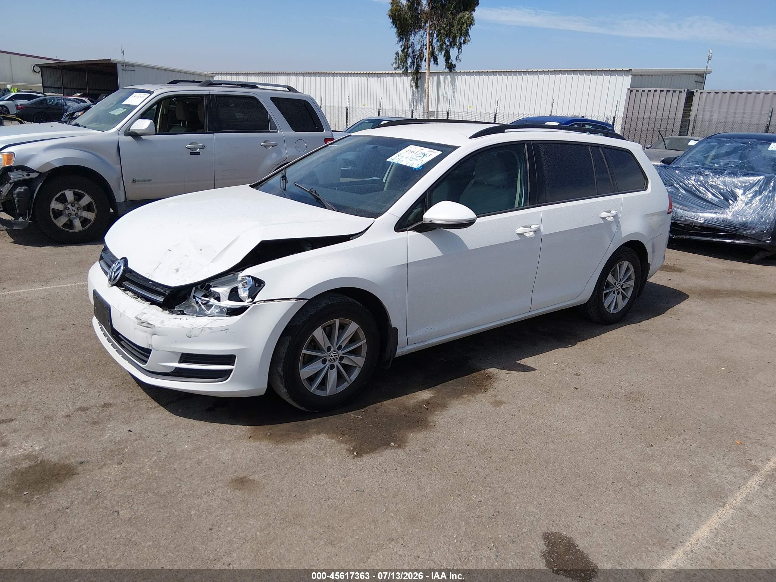 2015 Volkswagen Golf Sportwagen Tsi S 4-door White vin: 3VWC17AU8FM500981