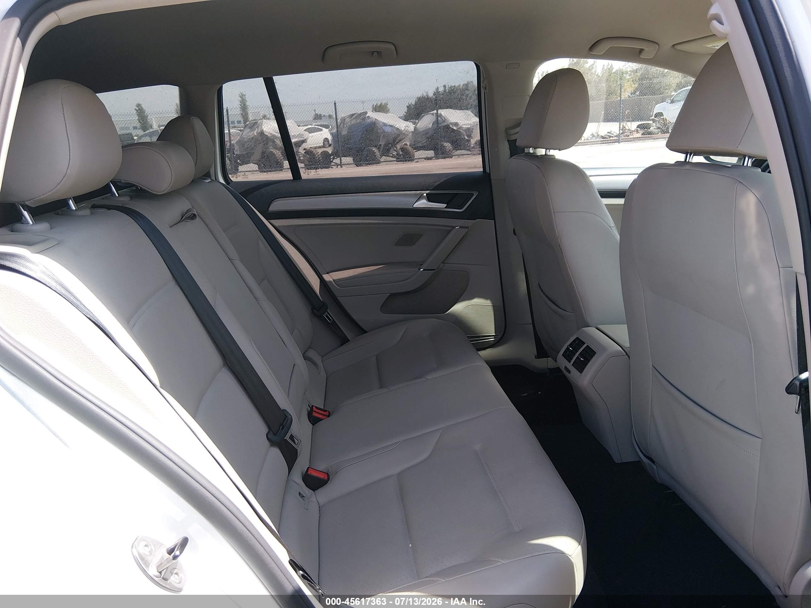 2015 Volkswagen Golf Sportwagen Tsi S 4-door White vin: 3VWC17AU8FM500981