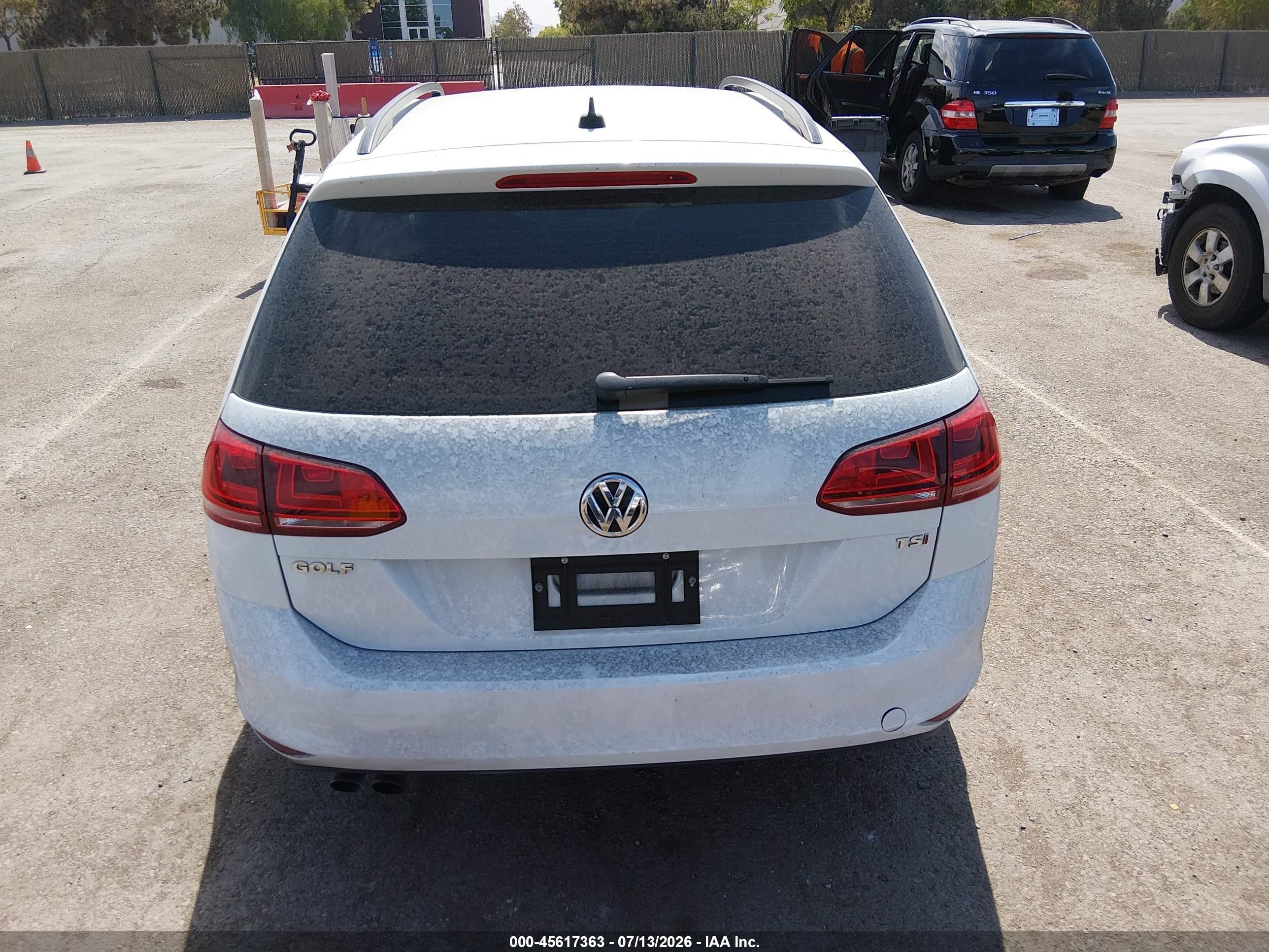 2015 Volkswagen Golf Sportwagen Tsi S 4-door White vin: 3VWC17AU8FM500981