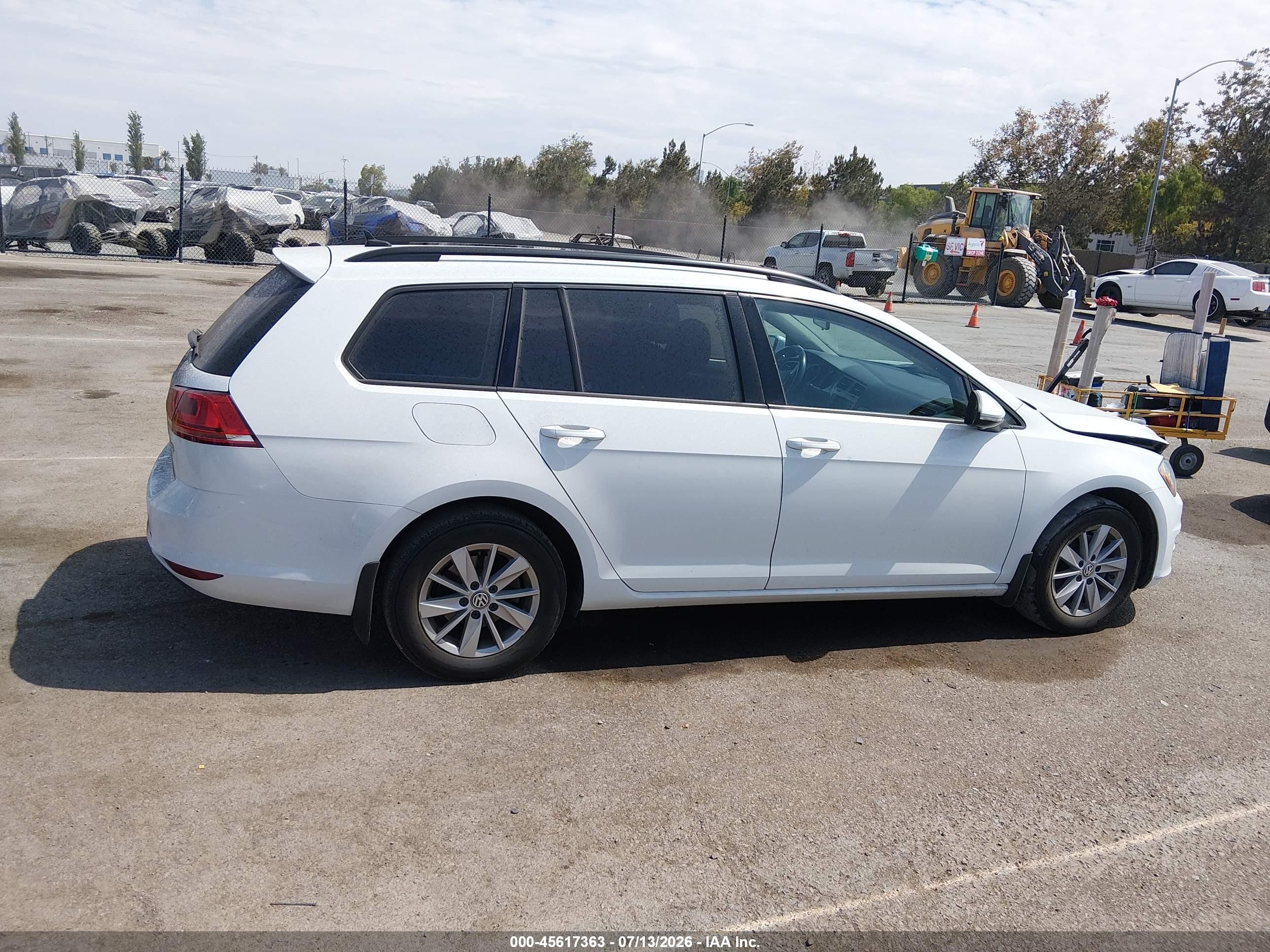 2015 Volkswagen Golf Sportwagen Tsi S 4-door White vin: 3VWC17AU8FM500981