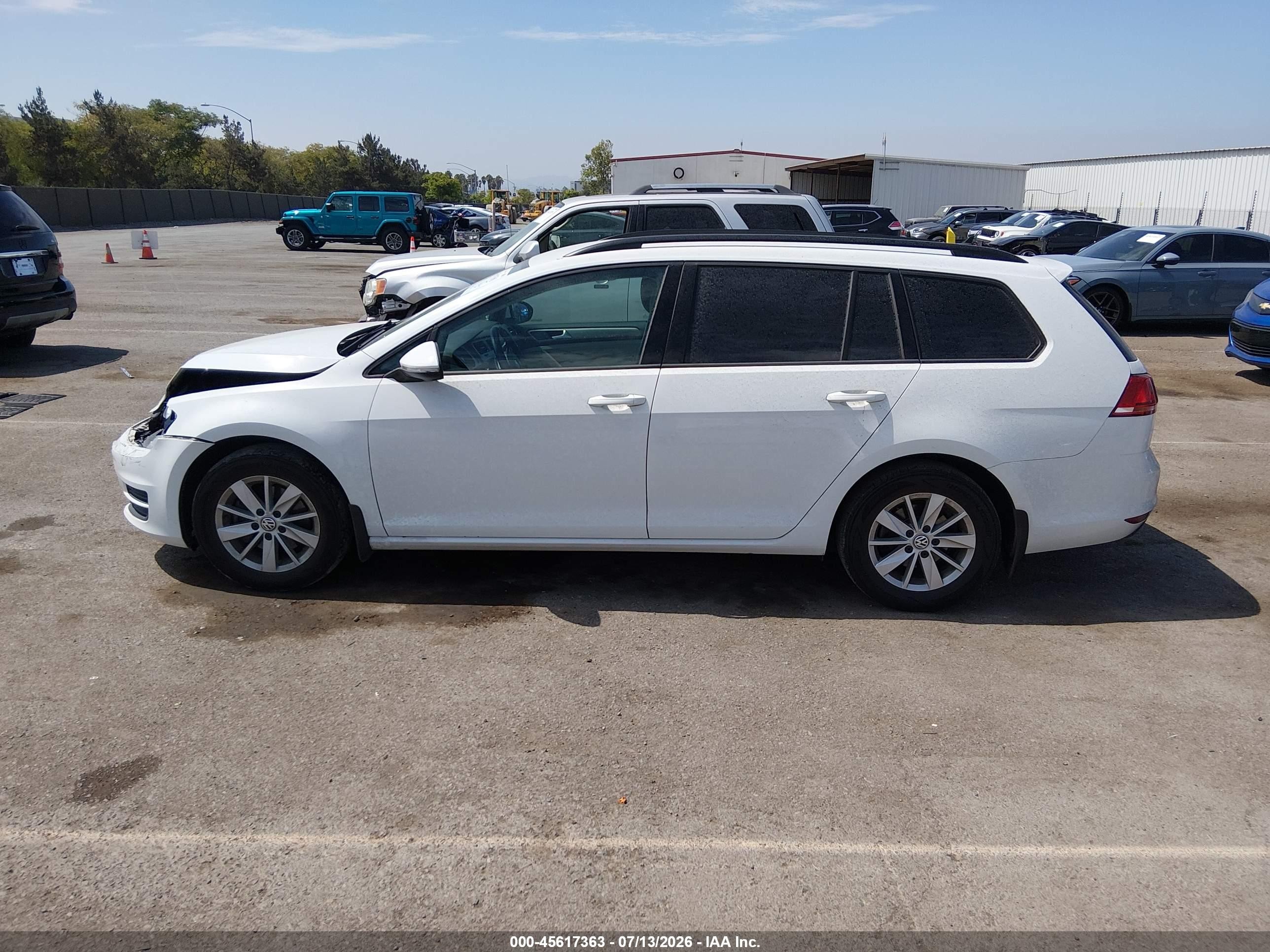 2015 Volkswagen Golf Sportwagen Tsi S 4-door White vin: 3VWC17AU8FM500981