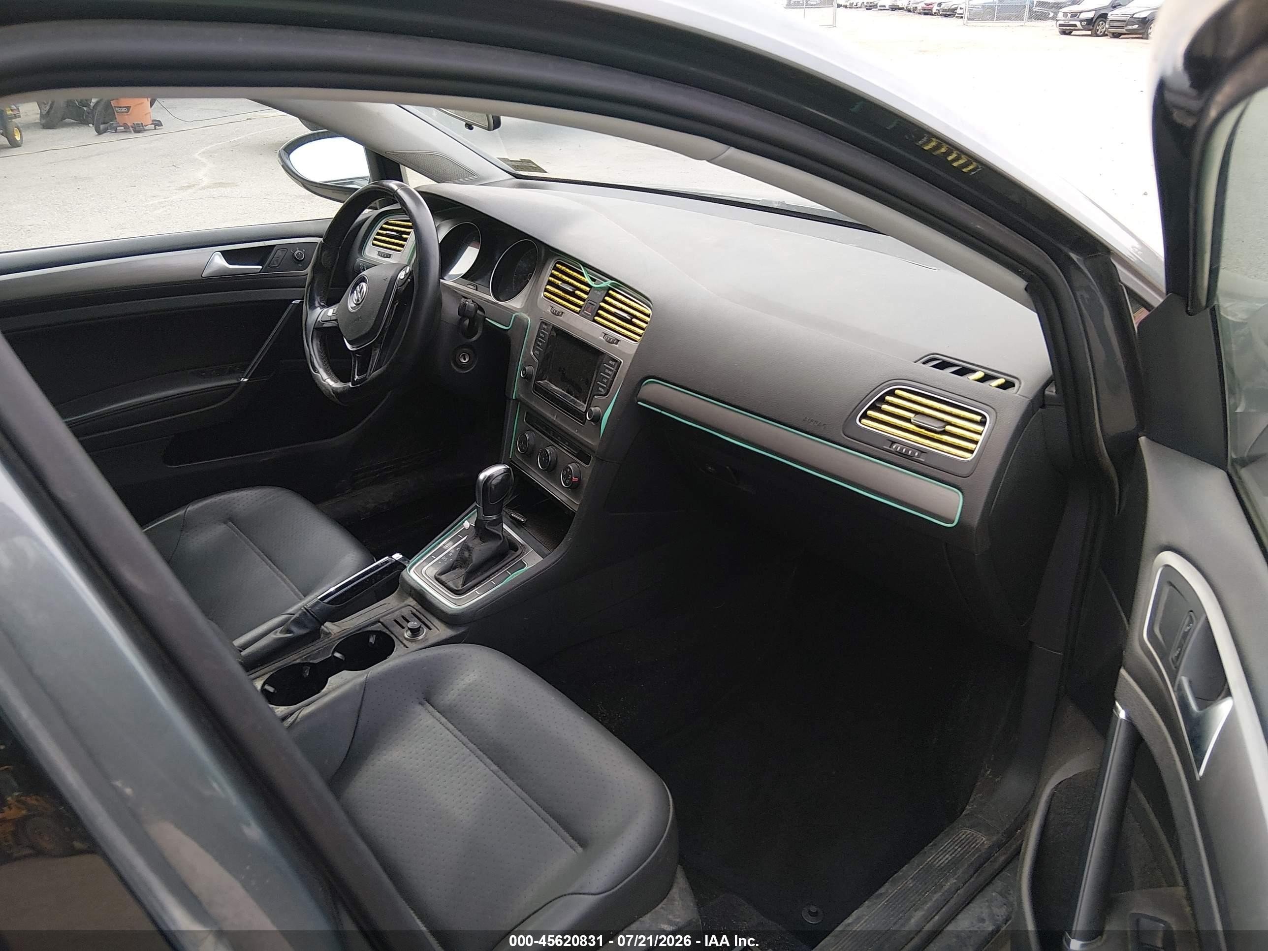 2015 Volkswagen Golf Sportwagen Tsi S 4-door Серый vin: 3VWC17AU8FM501323