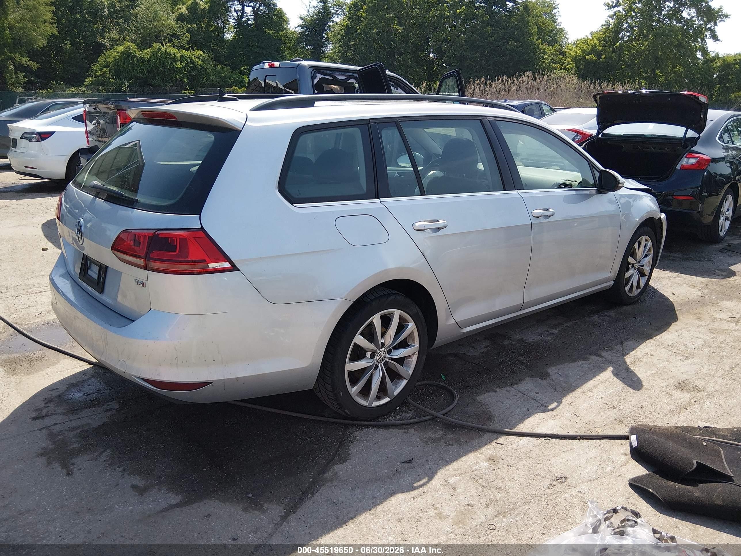 2015 Volkswagen Golf Sportwagen Tsi Se 4-door Silver vin: 3VWC17AU8FM517280