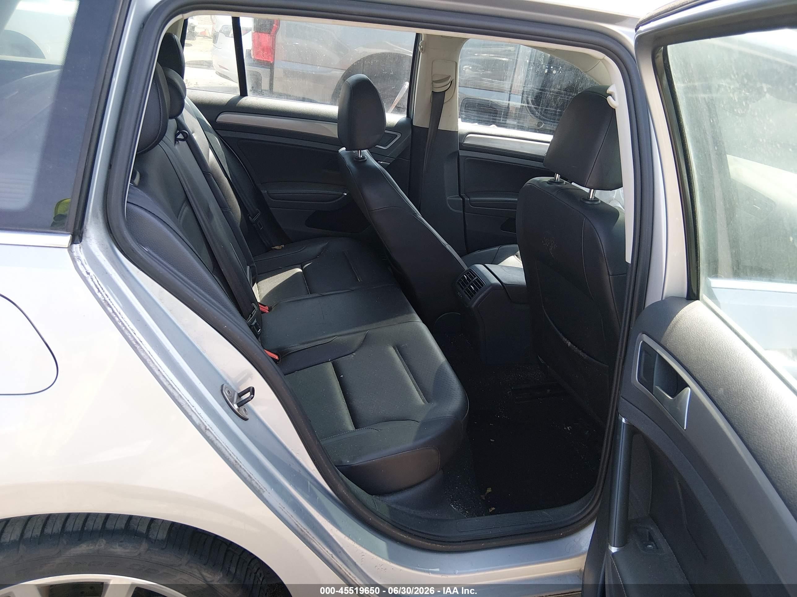 2015 Volkswagen Golf Sportwagen Tsi Se 4-door Silver vin: 3VWC17AU8FM517280