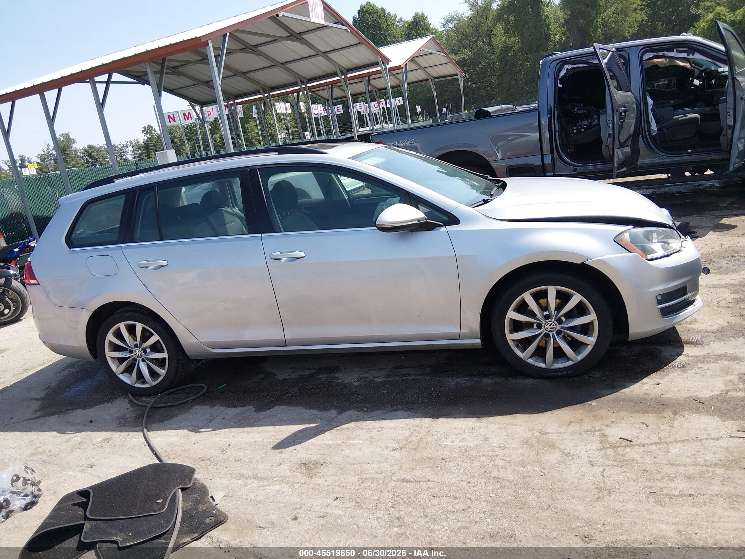 2015 Volkswagen Golf Sportwagen Tsi Se 4-door Silver vin: 3VWC17AU8FM517280