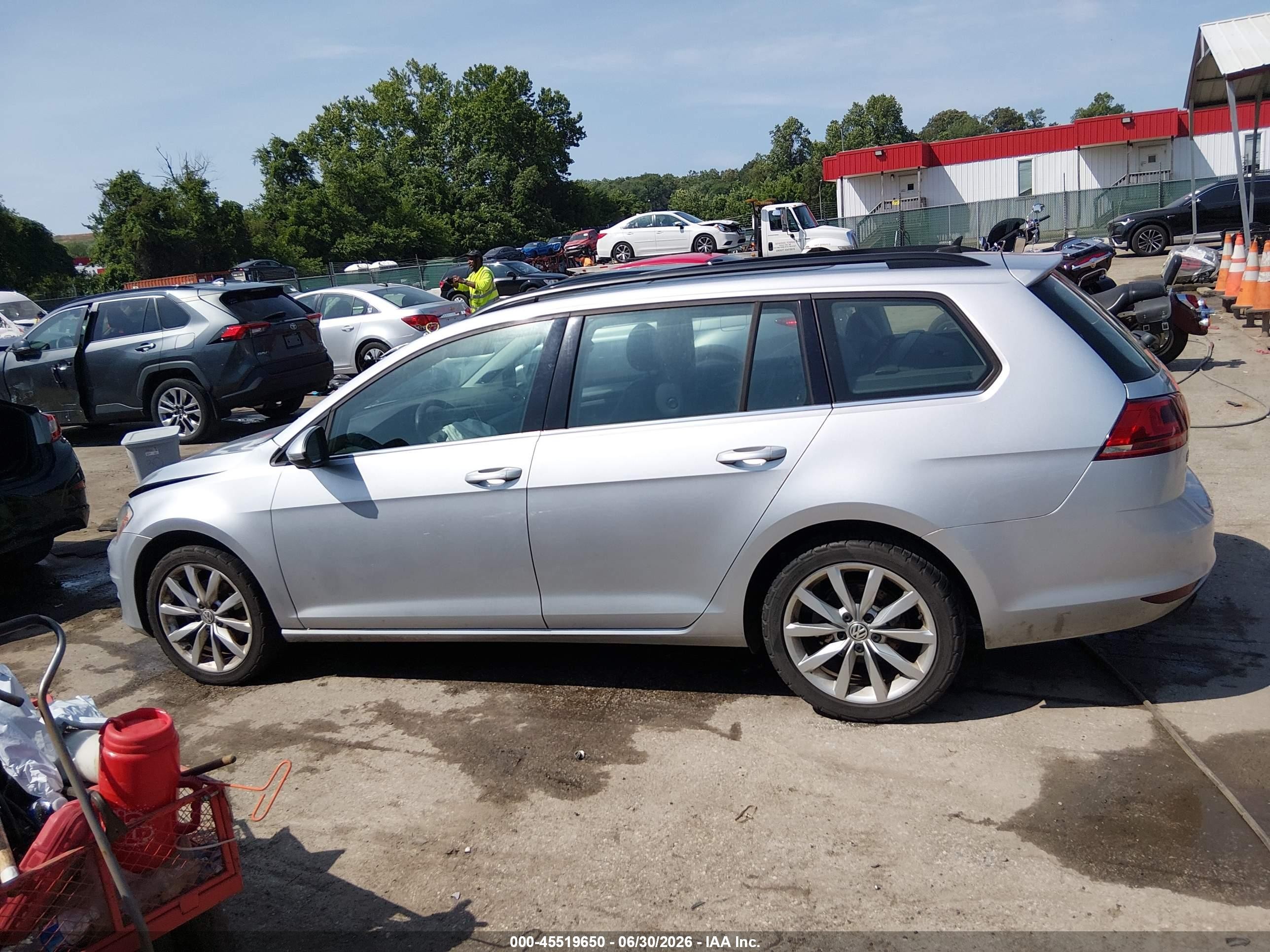 2015 Volkswagen Golf Sportwagen Tsi Se 4-door Silver vin: 3VWC17AU8FM517280