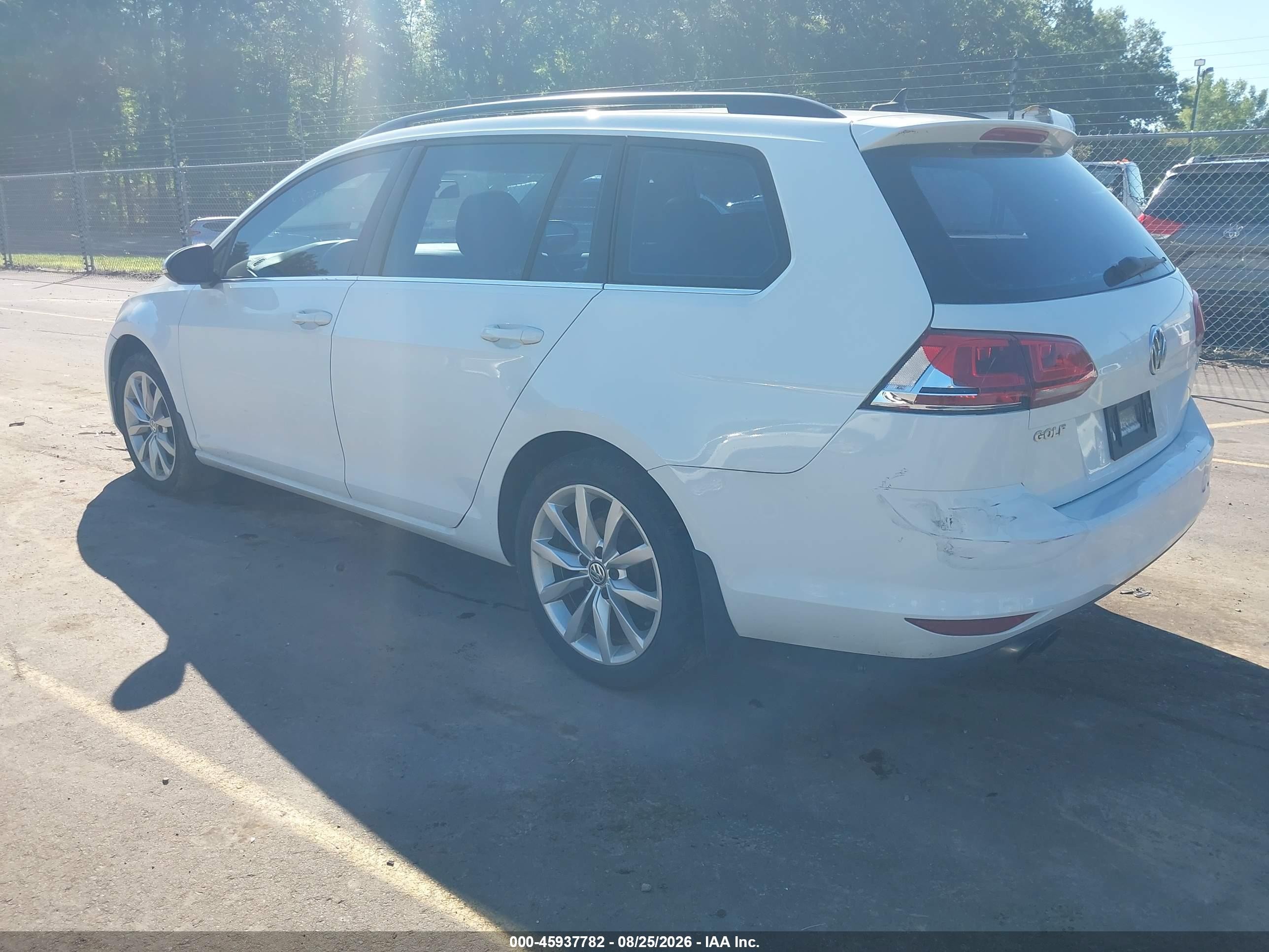 2015 Volkswagen Golf Sportwagen Tsi Se 4-door White vin: 3VWC17AUXFM513148