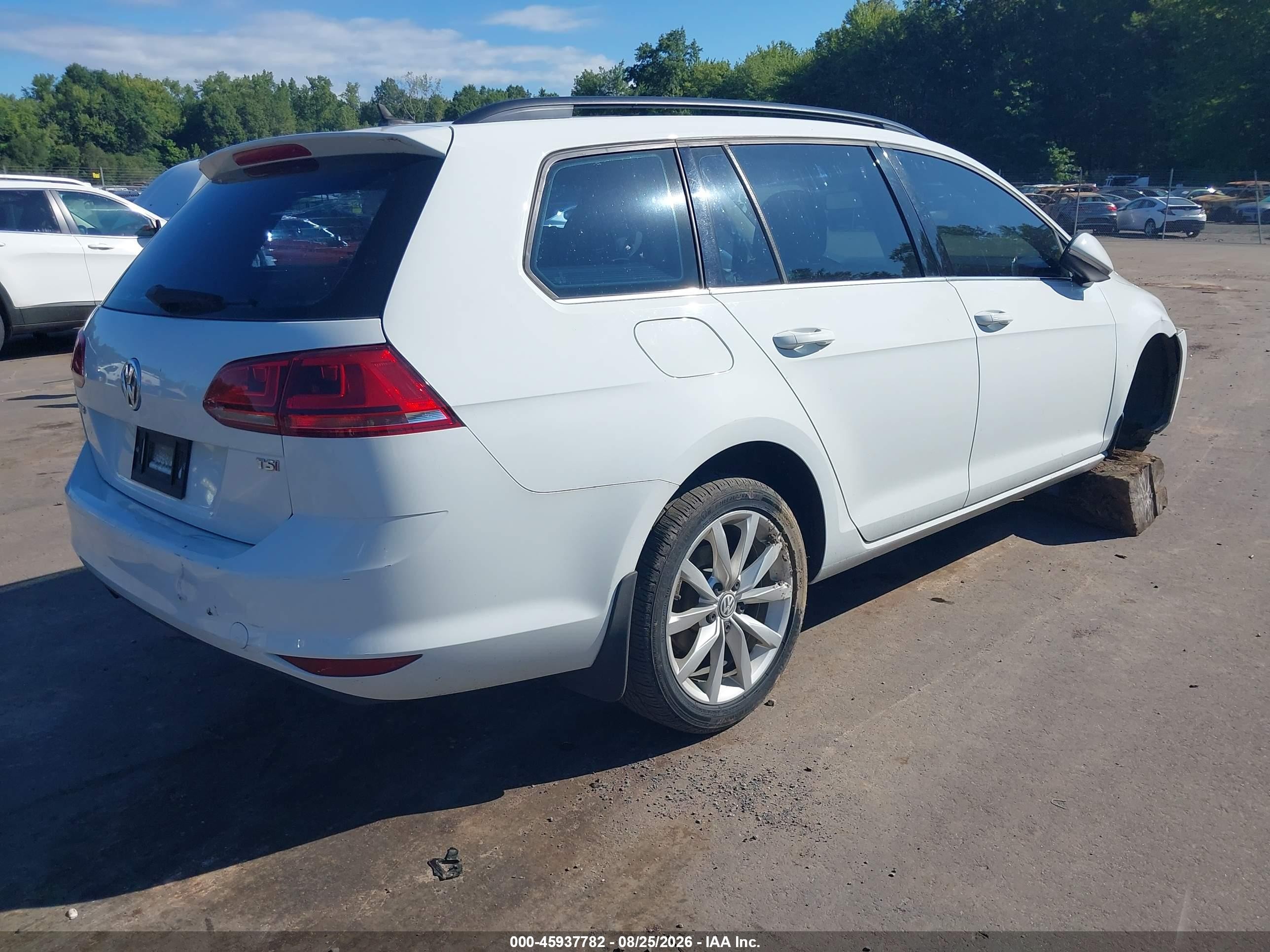 2015 Volkswagen Golf Sportwagen Tsi Se 4-door White vin: 3VWC17AUXFM513148