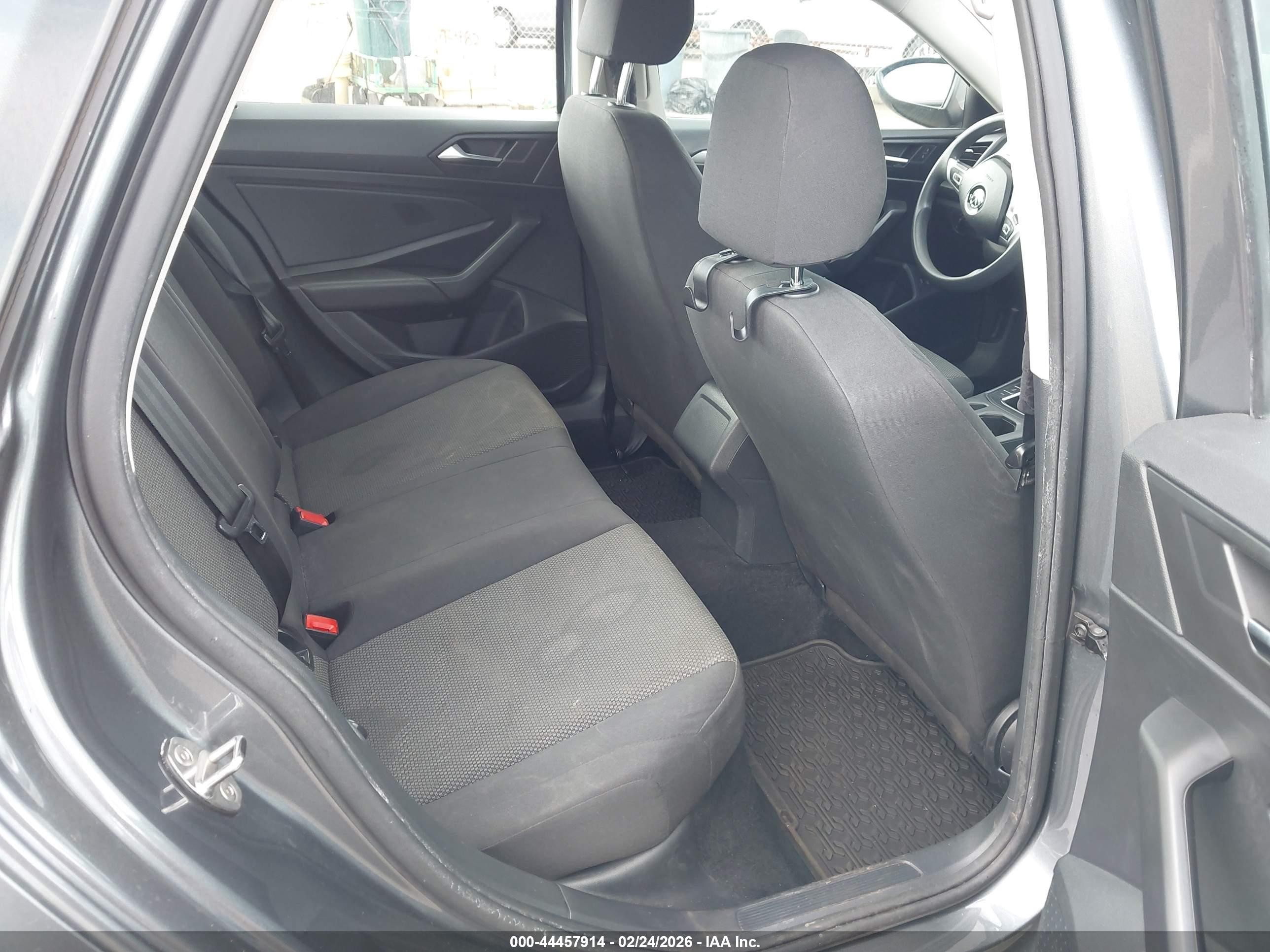 2019 Volkswagen Jetta   Gray vin: 3VWC57BU0KM116366
