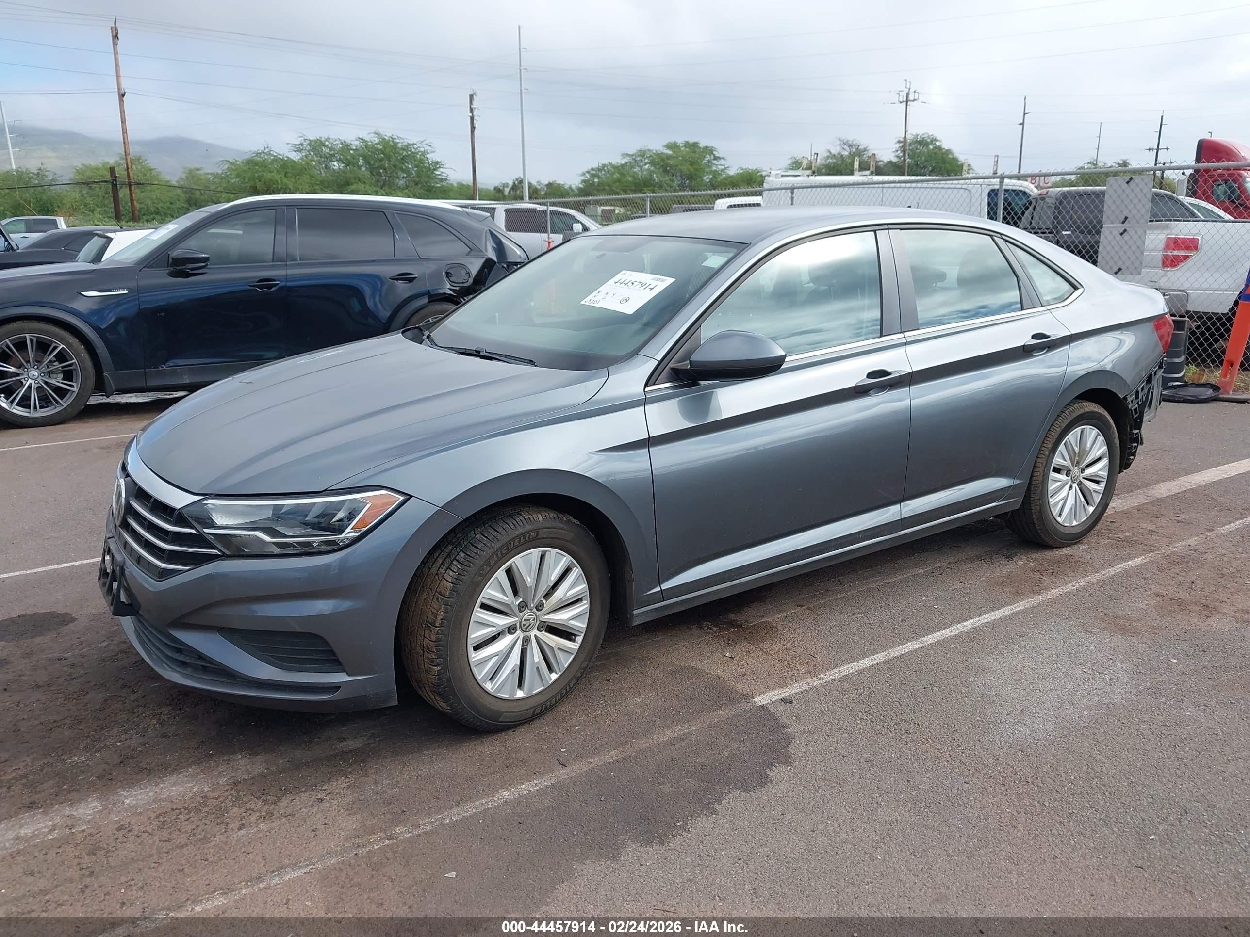 2019 Volkswagen Jetta   Gray vin: 3VWC57BU0KM116366