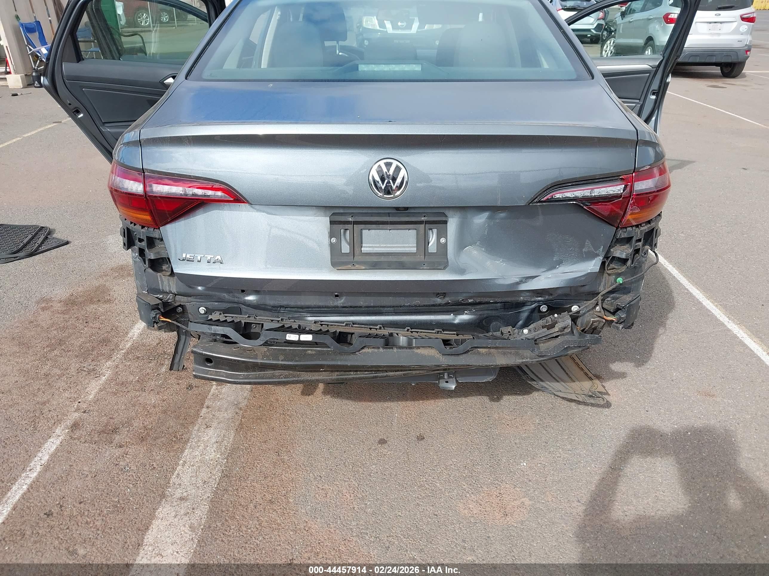 2019 Volkswagen Jetta   Gray vin: 3VWC57BU0KM116366