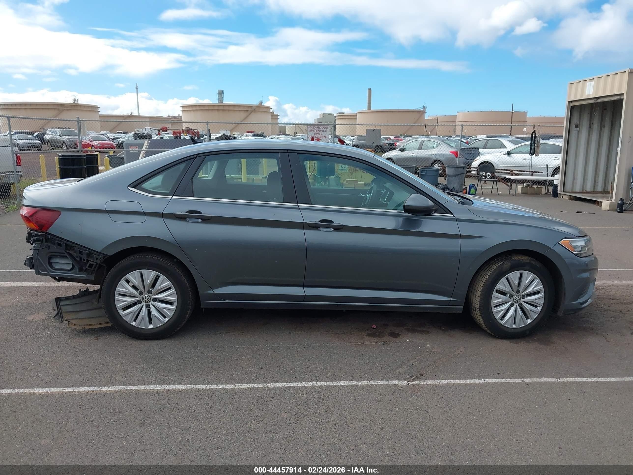 2019 Volkswagen Jetta   Gray vin: 3VWC57BU0KM116366