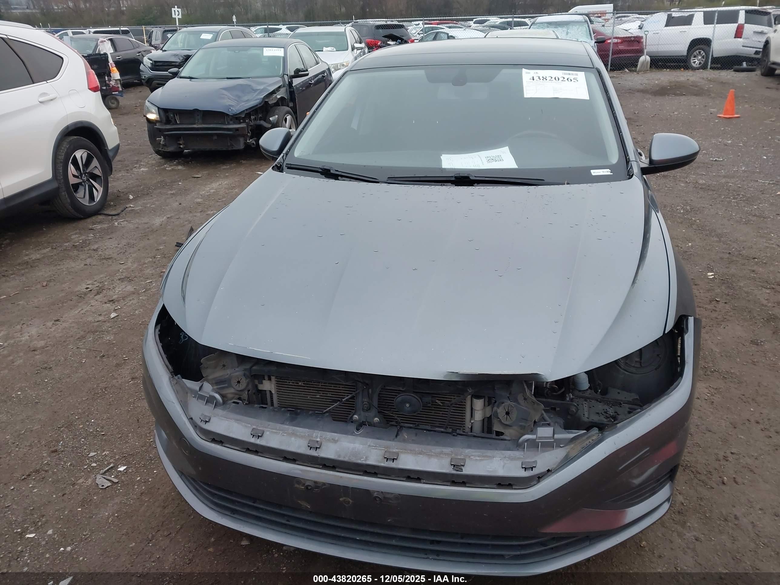 2019 Volkswagen Jetta 1.4t R-line/1.4t S/1.4t Se Gray vin: 3VWC57BU8KM192935