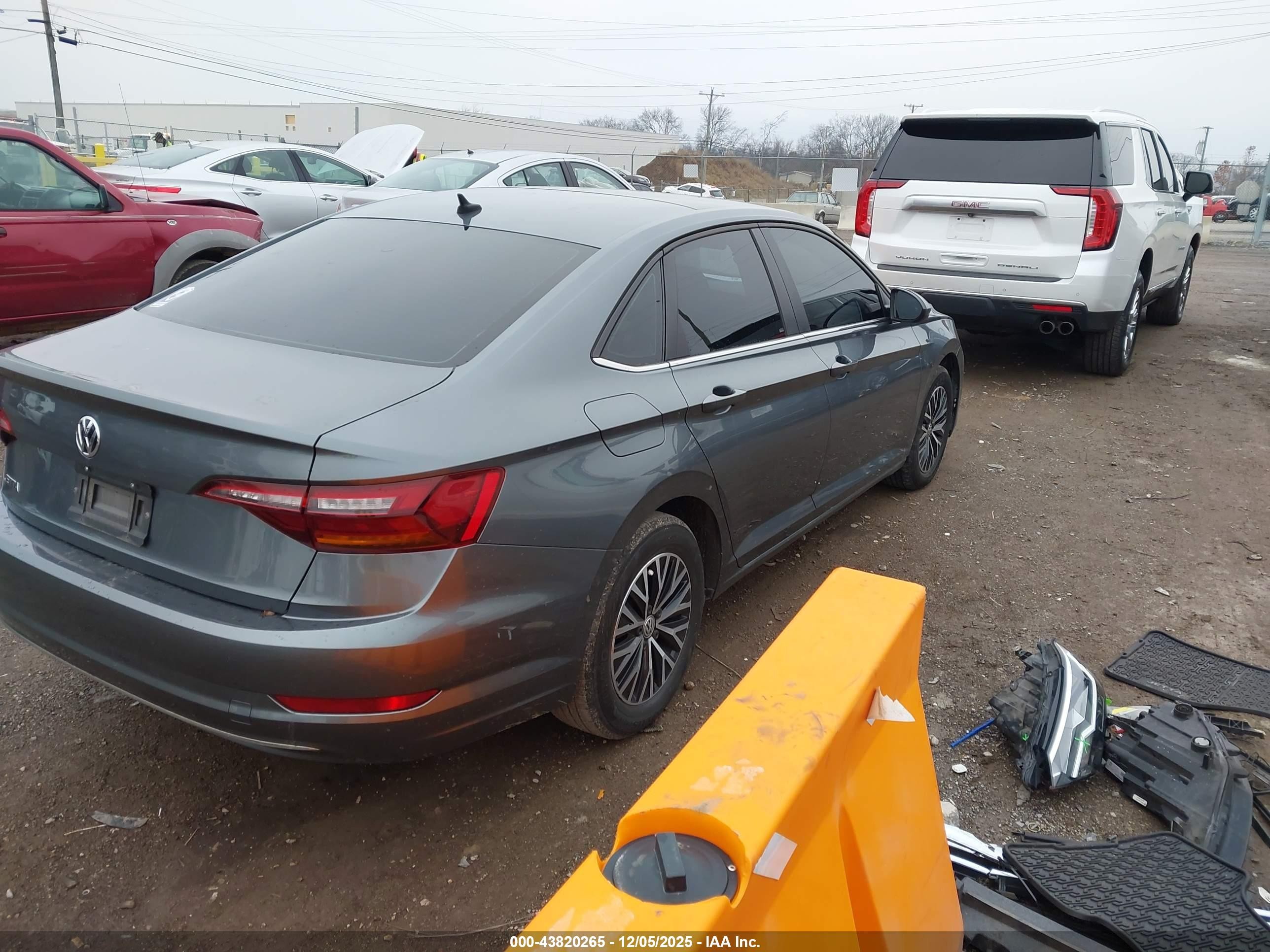 2019 Volkswagen Jetta 1.4t R-line/1.4t S/1.4t Se Gray vin: 3VWC57BU8KM192935