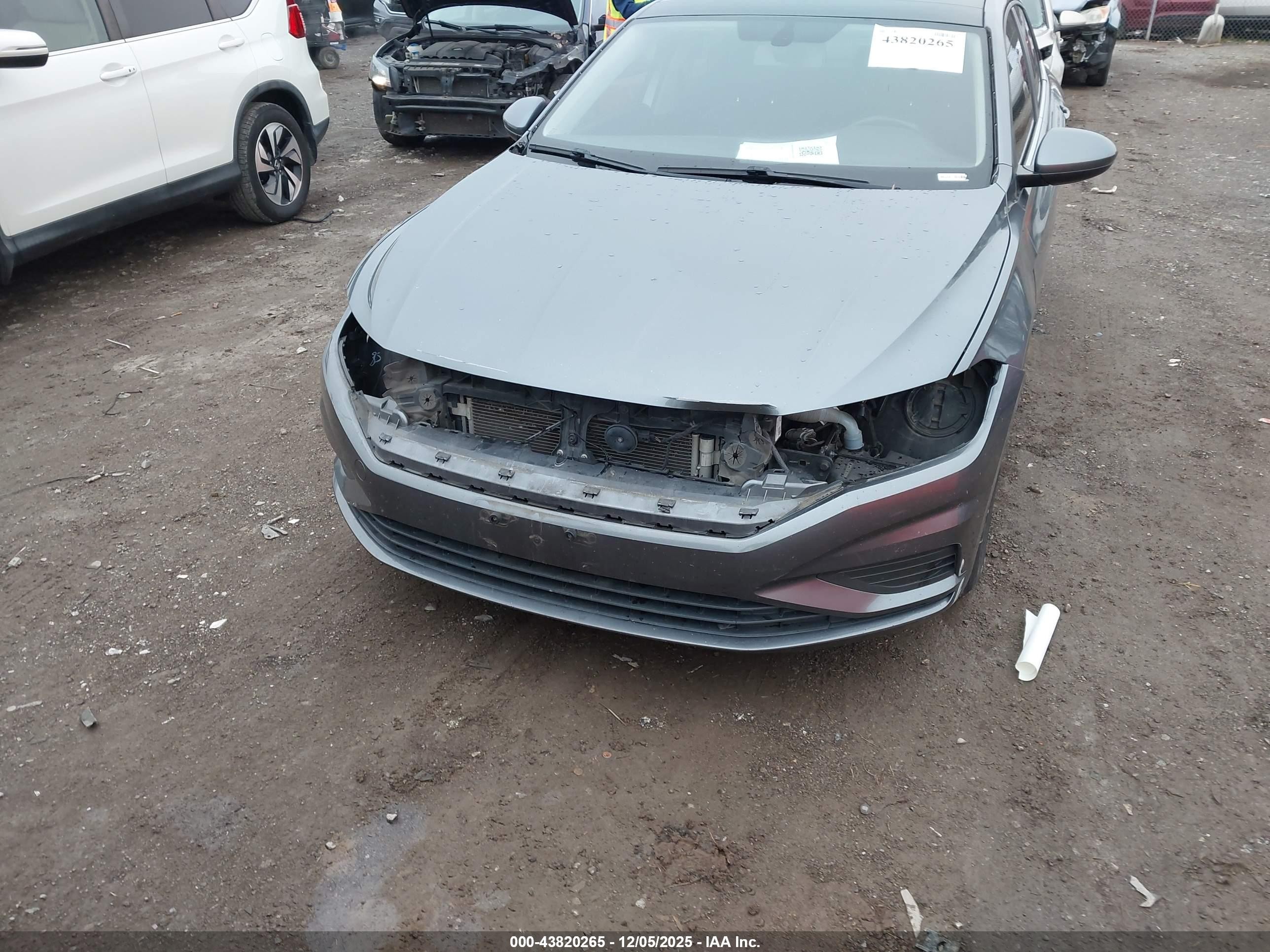 2019 Volkswagen Jetta 1.4t R-line/1.4t S/1.4t Se Gray vin: 3VWC57BU8KM192935