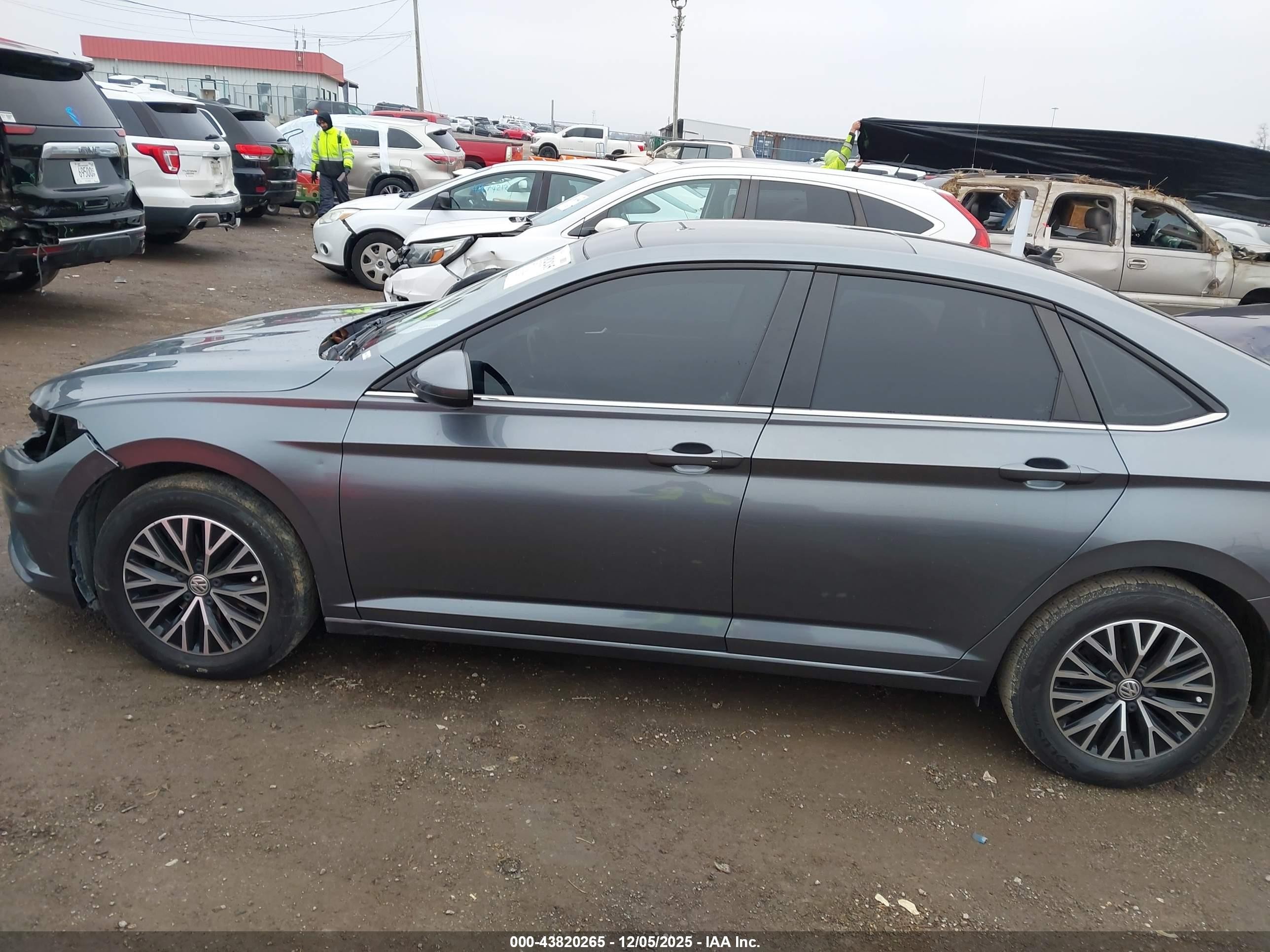2019 Volkswagen Jetta 1.4t R-line/1.4t S/1.4t Se Gray vin: 3VWC57BU8KM192935