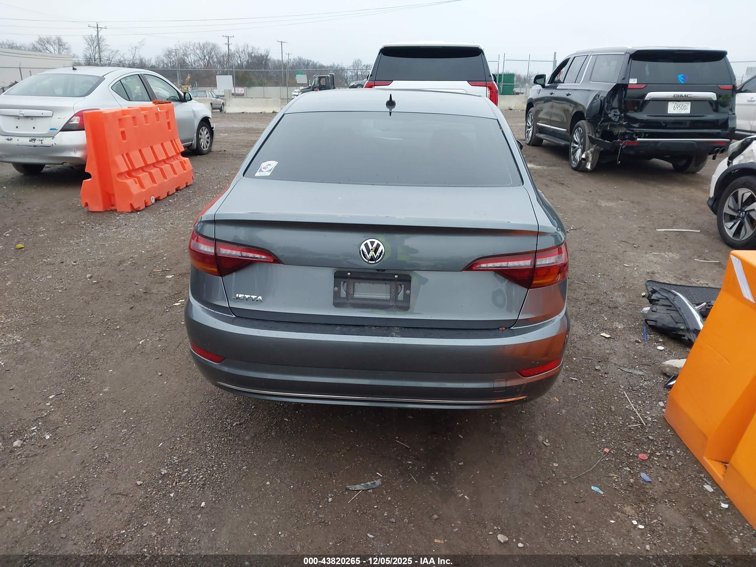 2019 Volkswagen Jetta 1.4t R-line/1.4t S/1.4t Se Gray vin: 3VWC57BU8KM192935