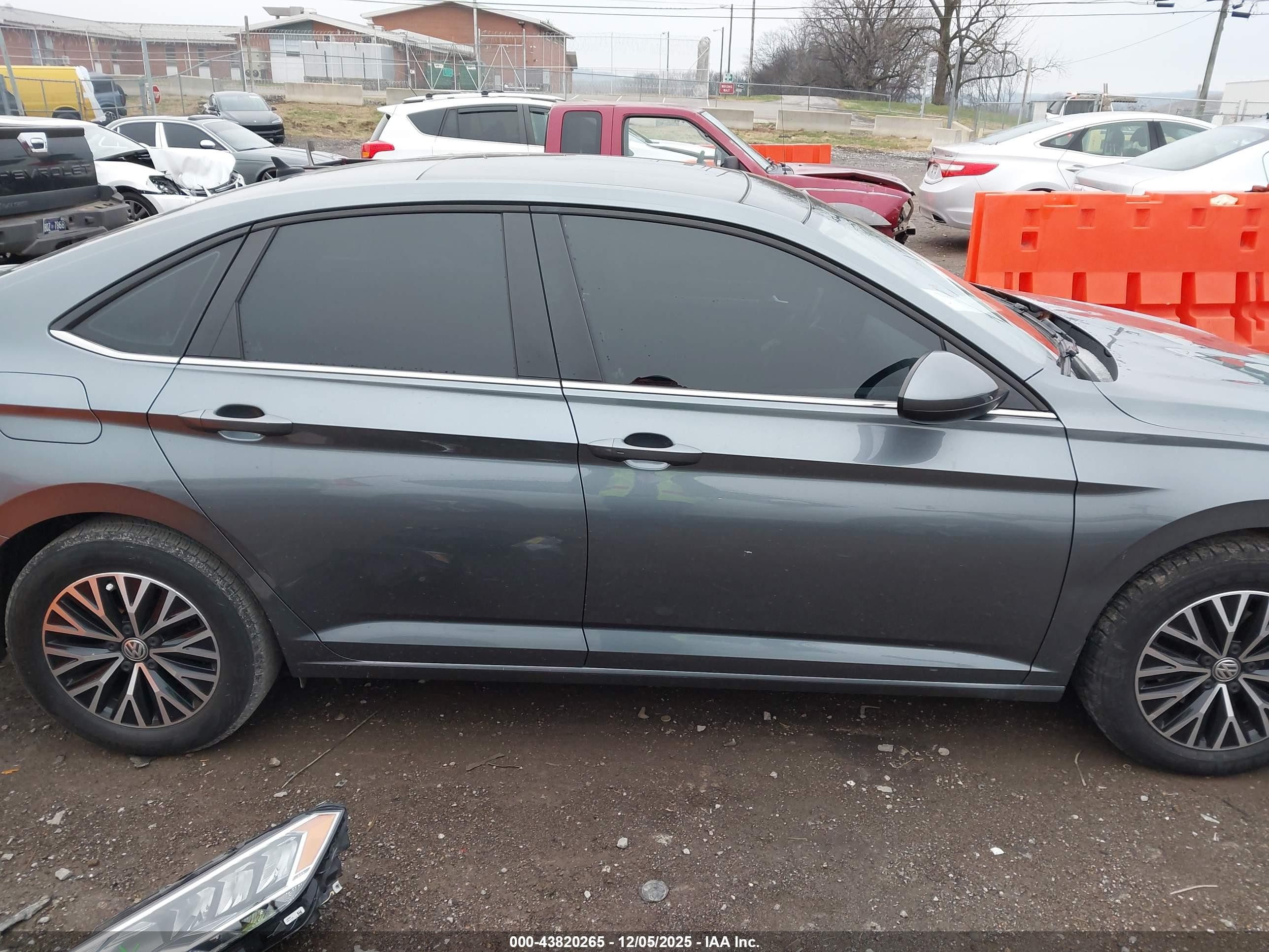2019 Volkswagen Jetta 1.4t R-line/1.4t S/1.4t Se Gray vin: 3VWC57BU8KM192935