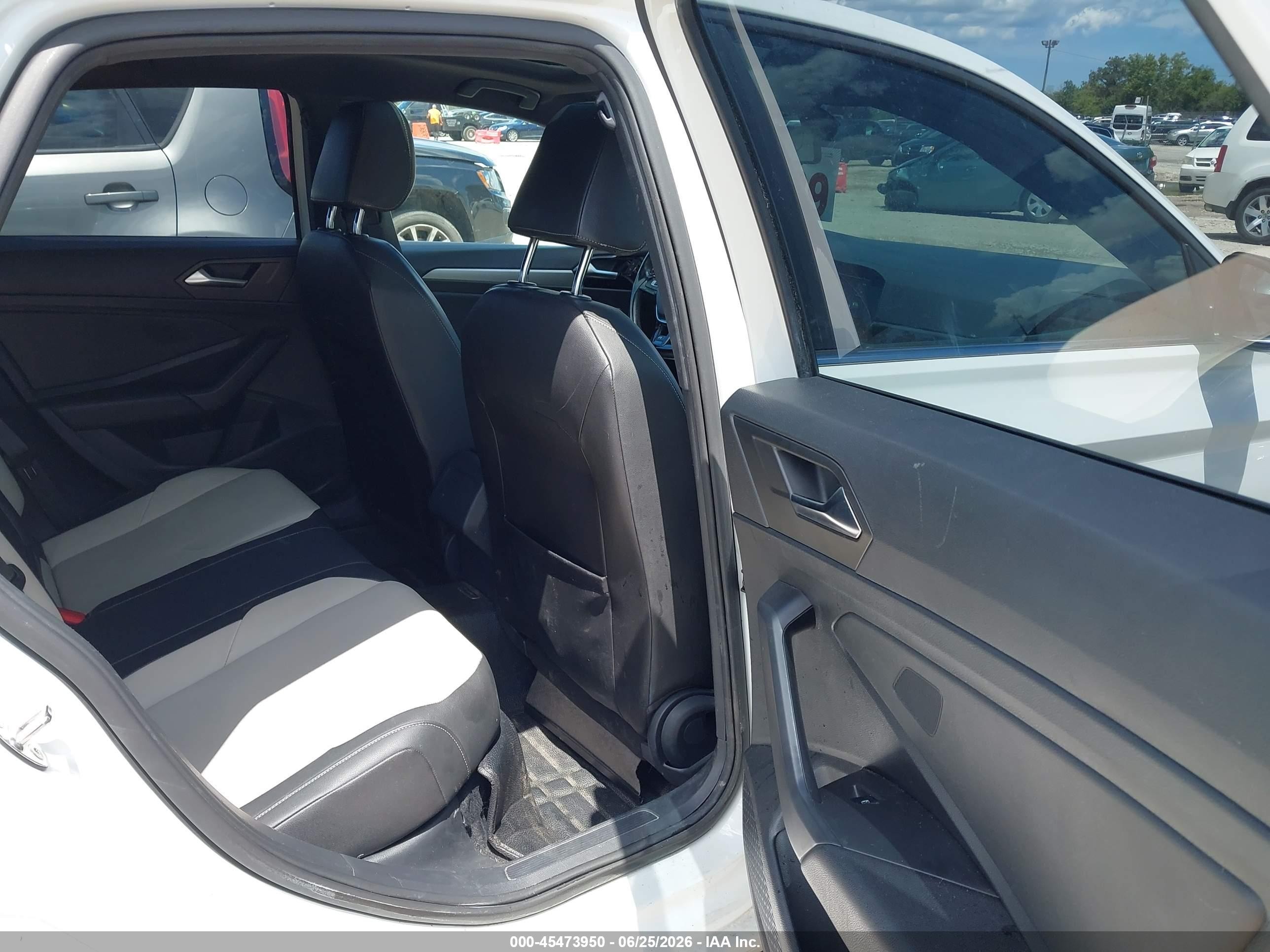 2019 Volkswagen Jetta 1.4t R-line/1.4t S/1.4t Se White vin: 3VWC57BUXKM094070