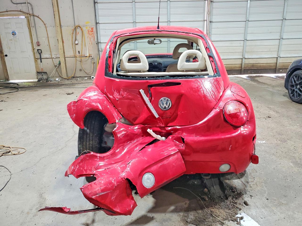 2000 Volkswagen New Beetle Gls Red vin: 3VWCA21C1YM486340