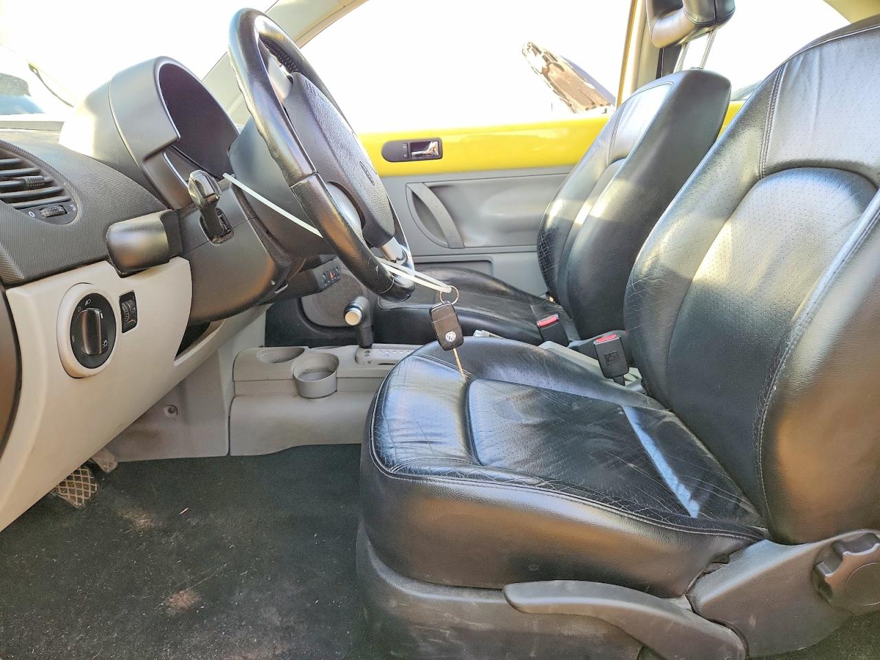 1999 Volkswagen New Beetle Gls Yellow vin: 3VWCA21C3XM452916