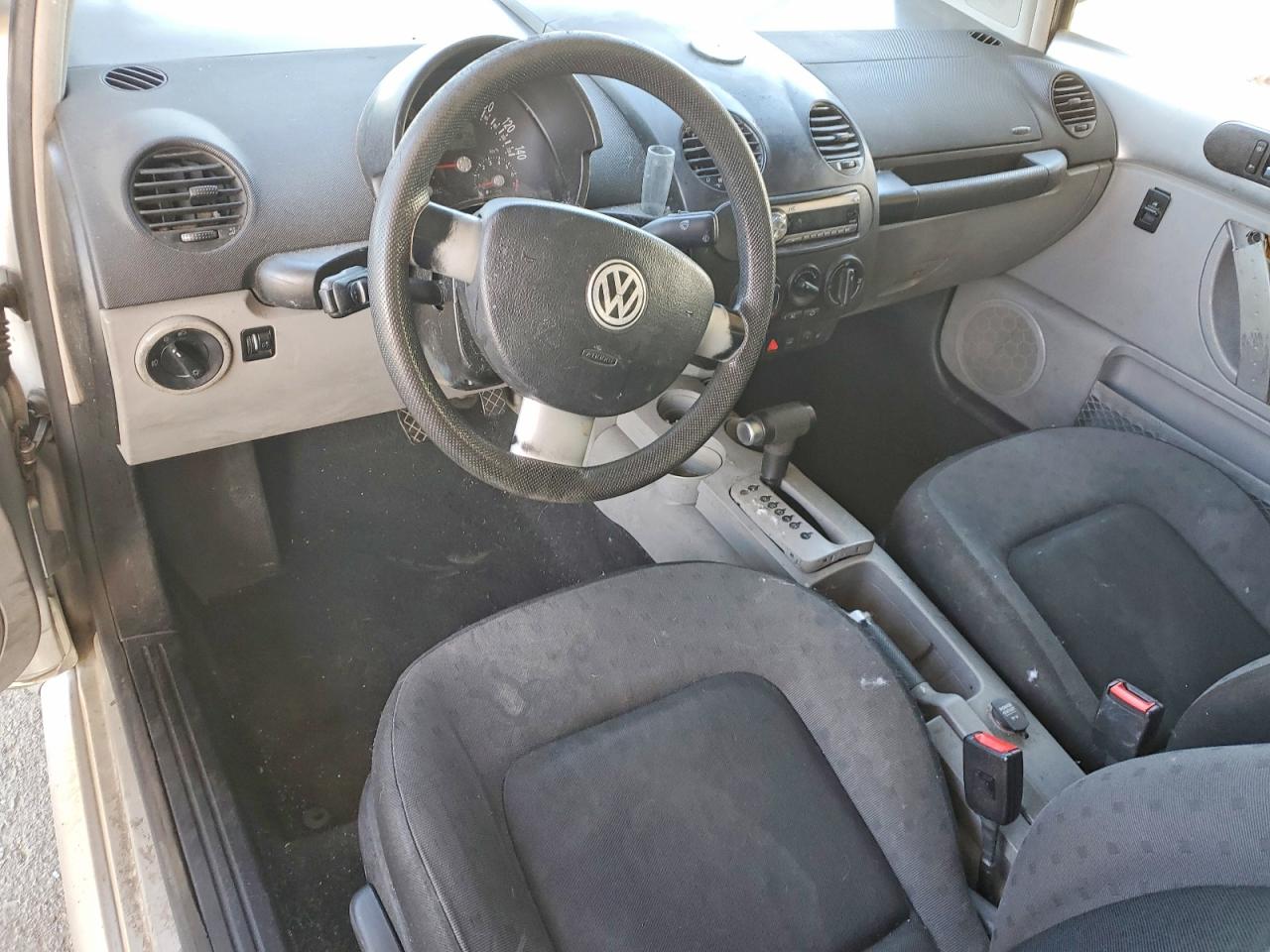 2000 Volkswagen New Beetle Gls Silver vin: 3VWCA21C3YM477882