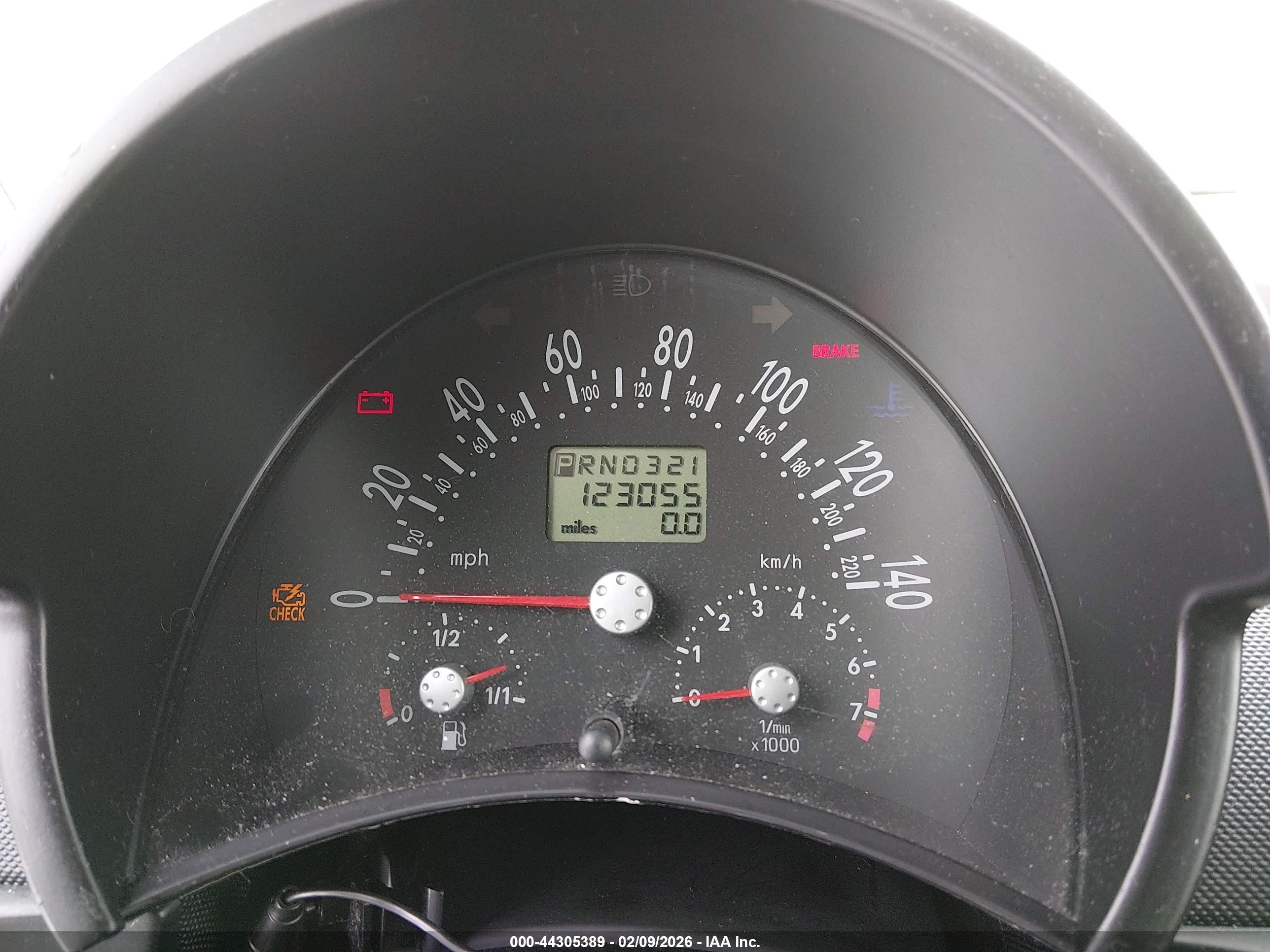 2000 Volkswagen New Beetle Gls Yellow vin: 3VWCA21C5YM481867