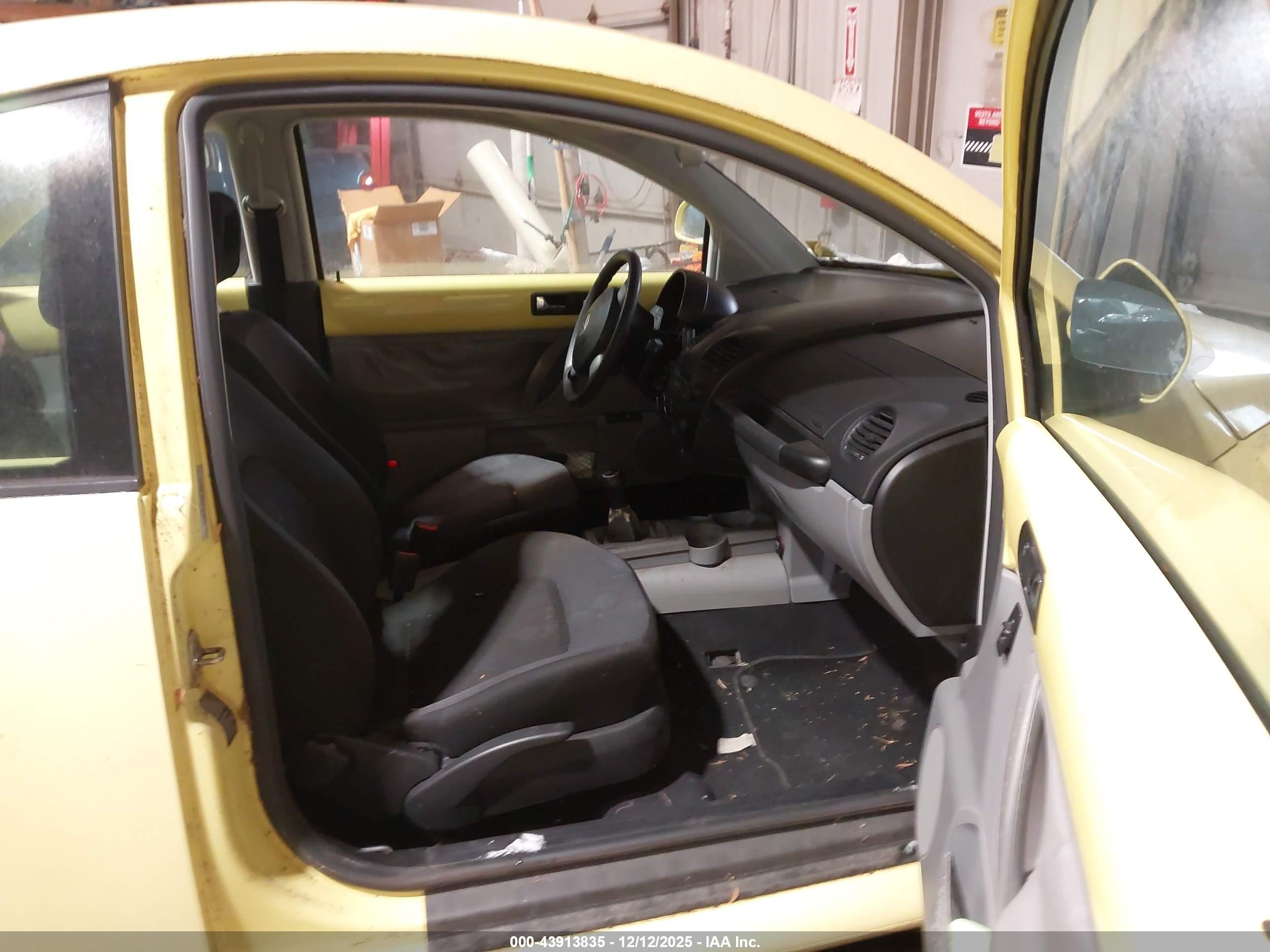 1999 Volkswagen New Beetle Gls Yellow vin: 3VWCA21C6XM417206