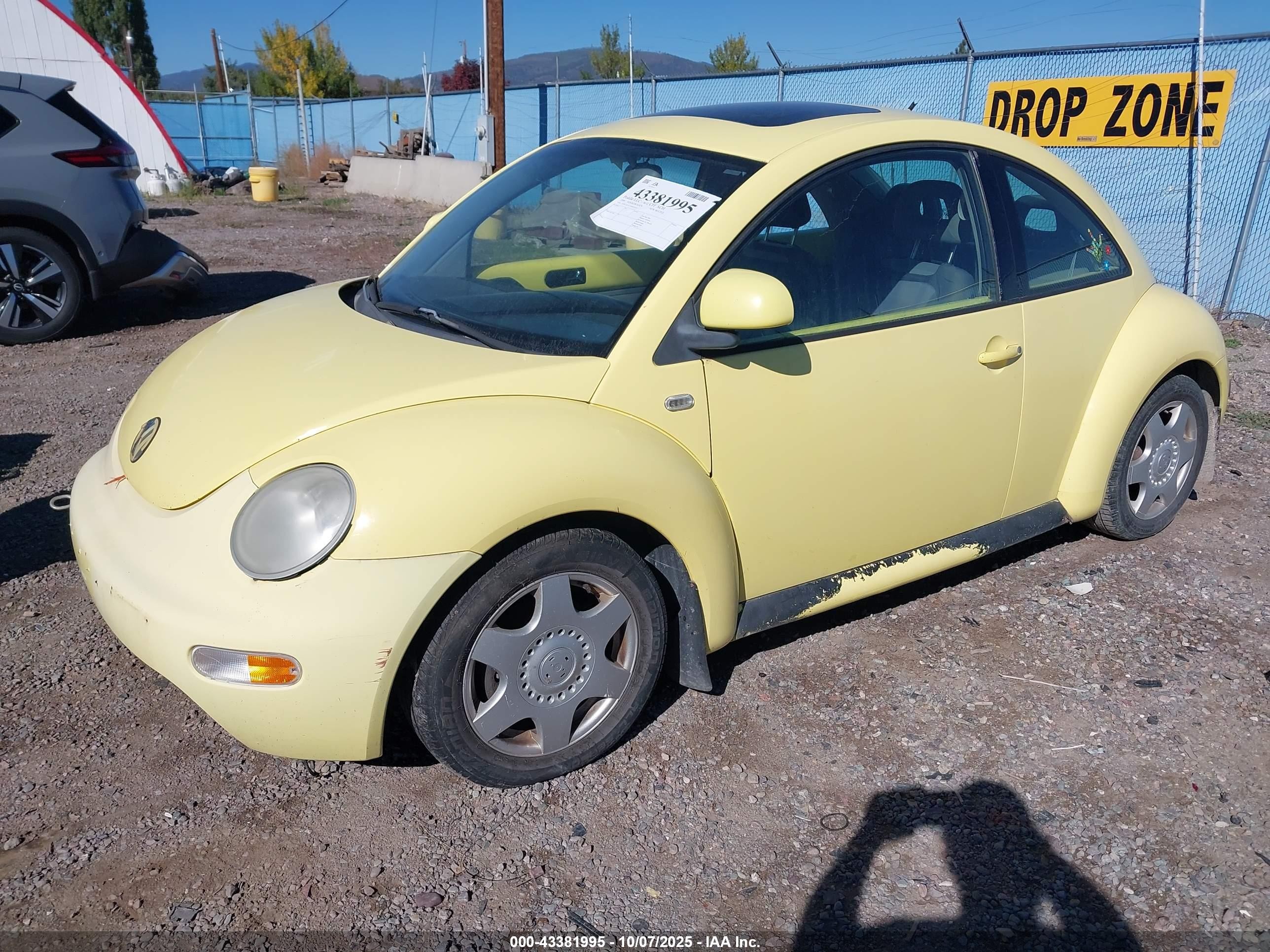 1999 Volkswagen New Beetle Gls Yellow vin: 3VWCA21C7XM459531
