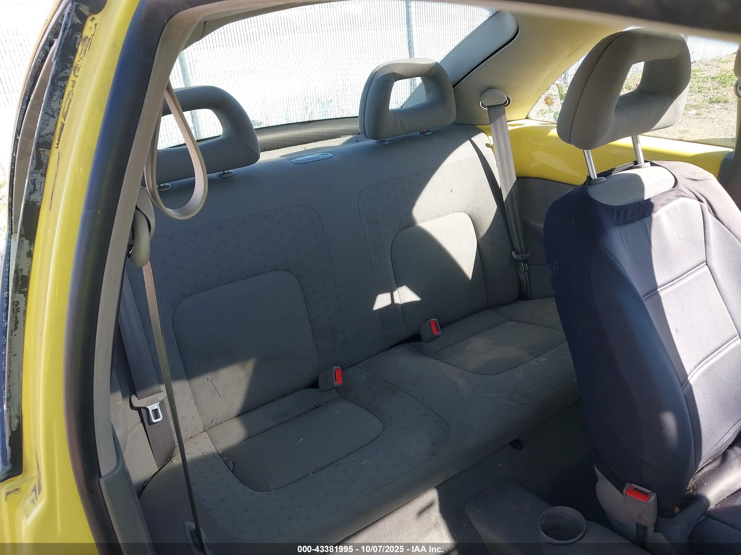 1999 Volkswagen New Beetle Gls Yellow vin: 3VWCA21C7XM459531