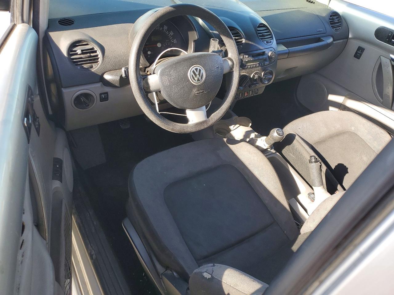 2000 Volkswagen New Beetle Gls Silver vin: 3VWCA21C7YM484446