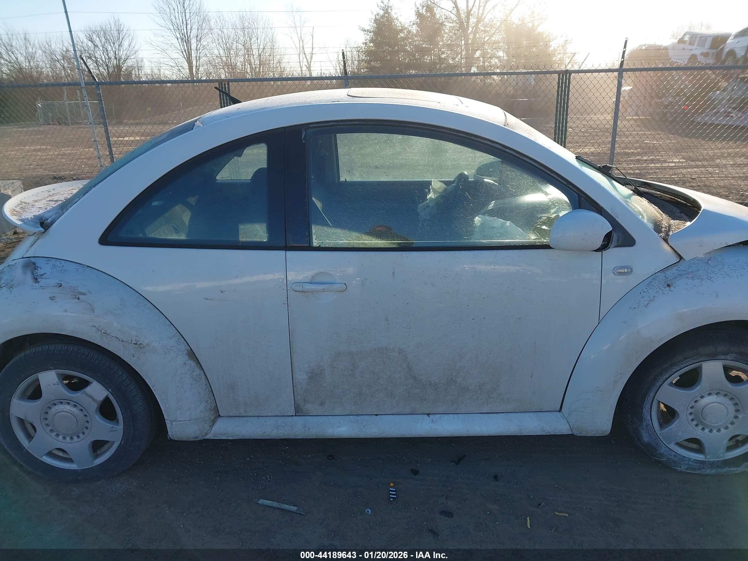 2001 Volkswagen New Beetle Gls White vin: 3VWCB21C01M435057