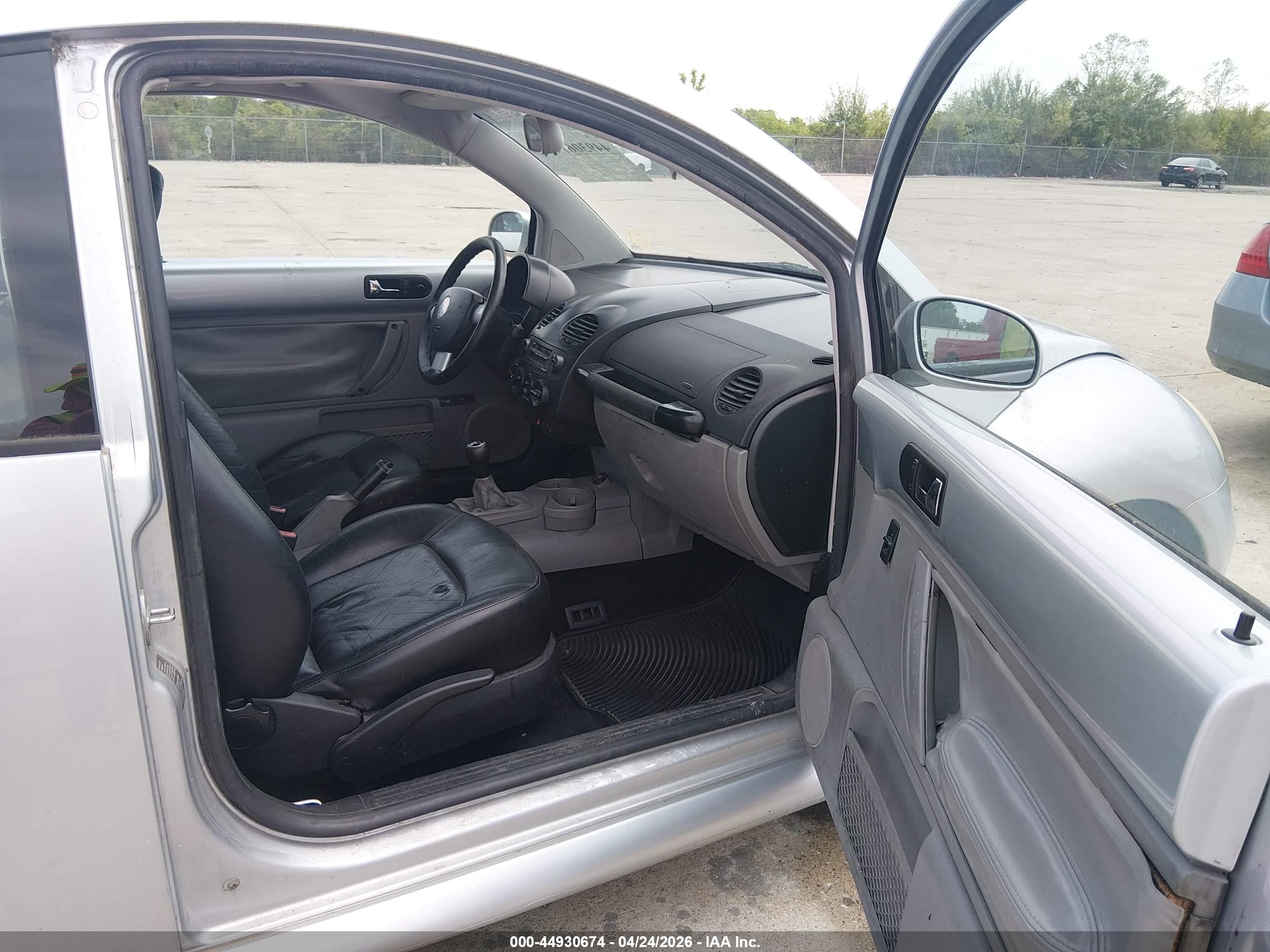 2002 Volkswagen New Beetle Gls Silver vin: 3VWCB21C12M416843