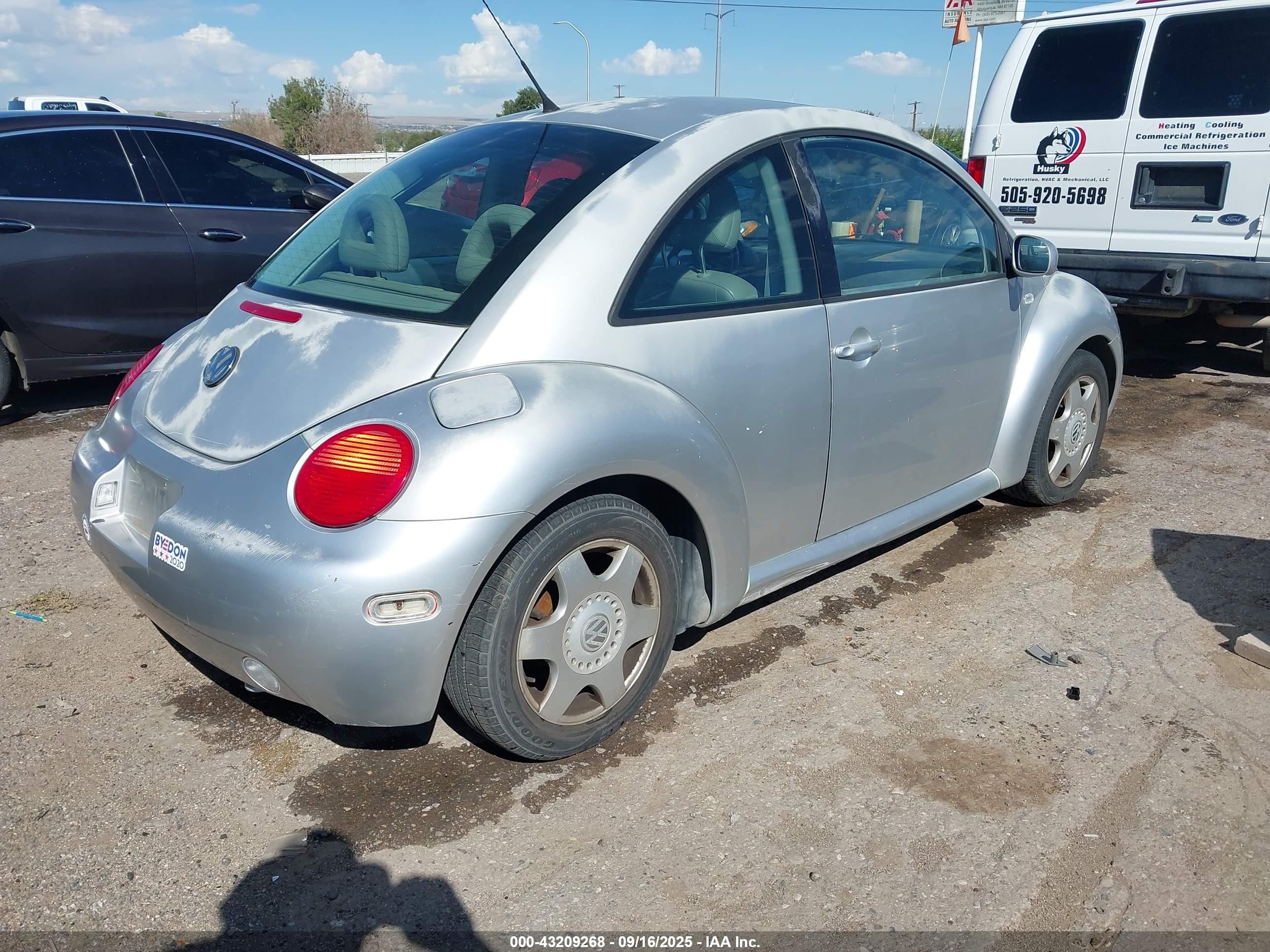 2001 Volkswagen New Beetle Gls Серебряный vin: 3VWCB21C21M457612