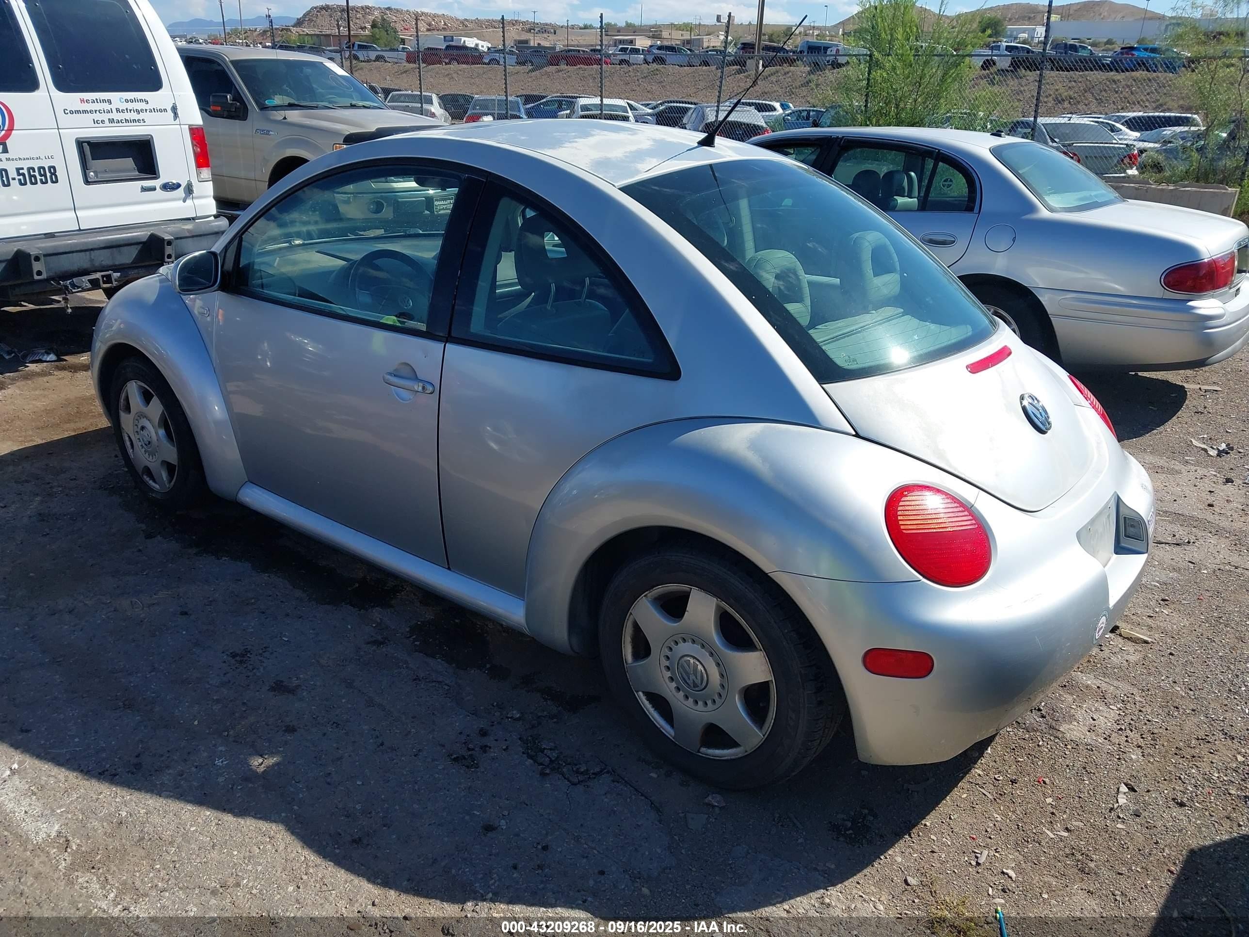 2001 Volkswagen New Beetle Gls Серебряный vin: 3VWCB21C21M457612