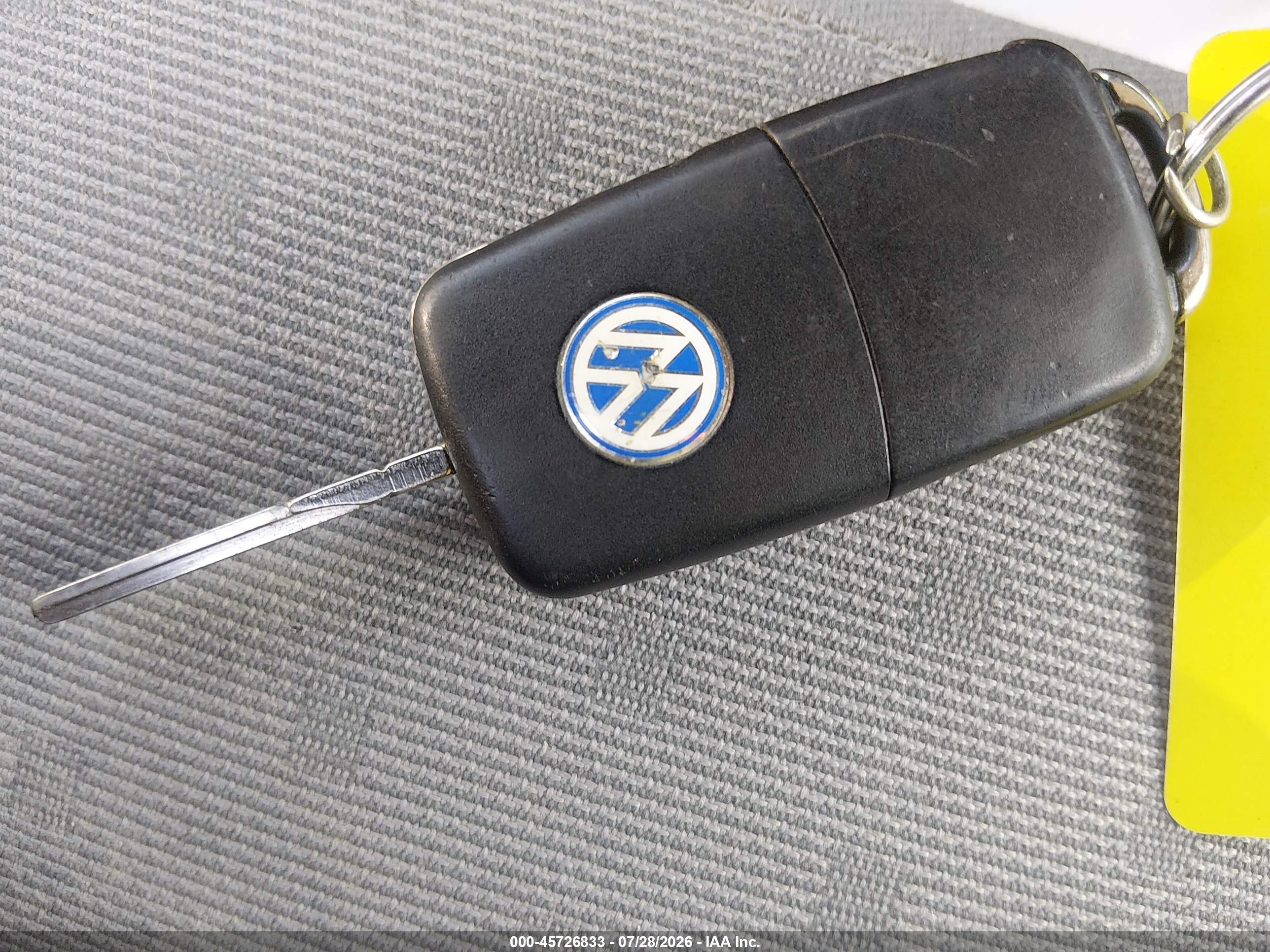 2001 Volkswagen New Beetle Gls Серебряный vin: 3VWCB21C61M454826