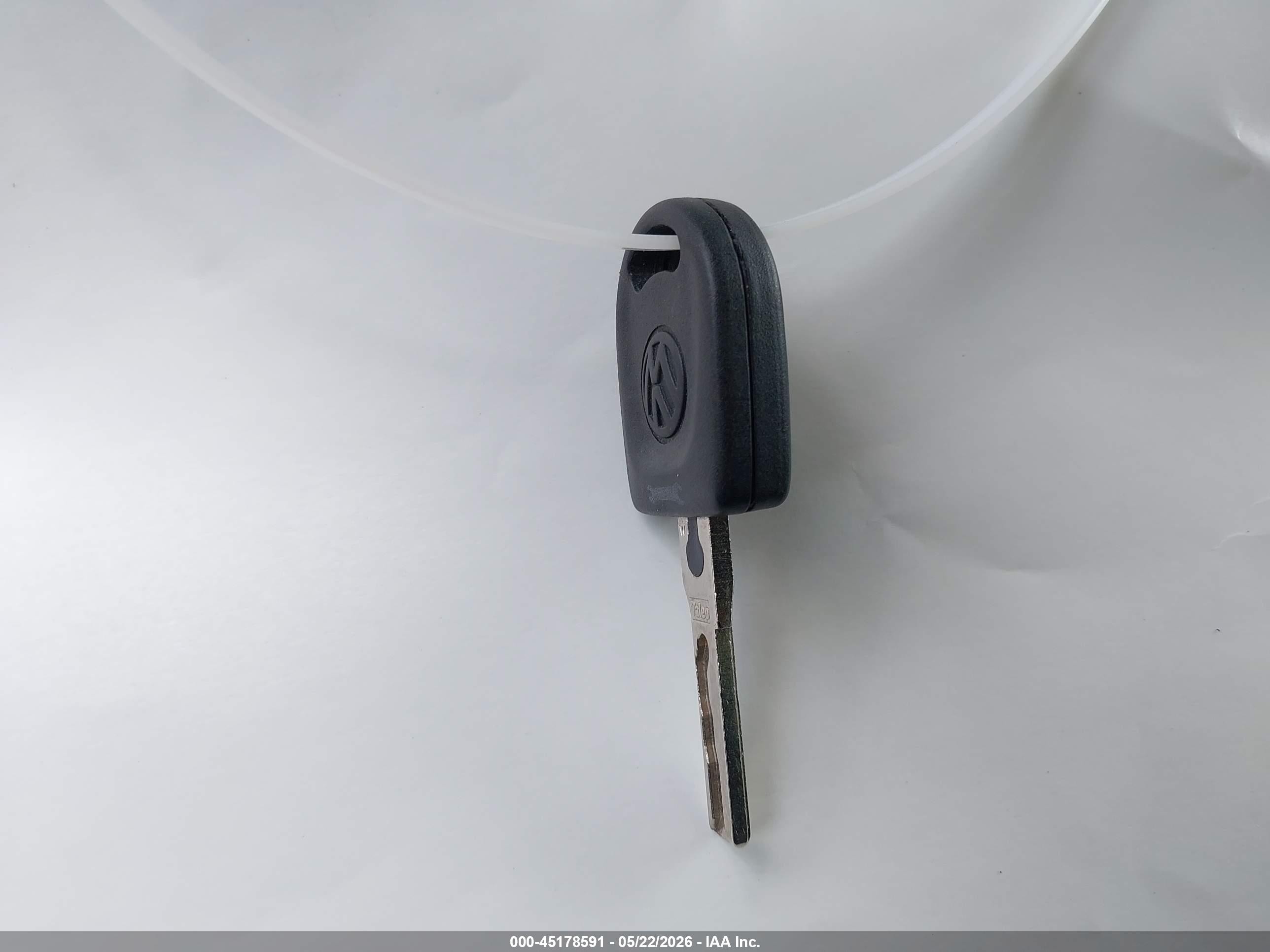 2002 Volkswagen New Beetle Gls Серебряный vin: 3VWCB21C62M442421