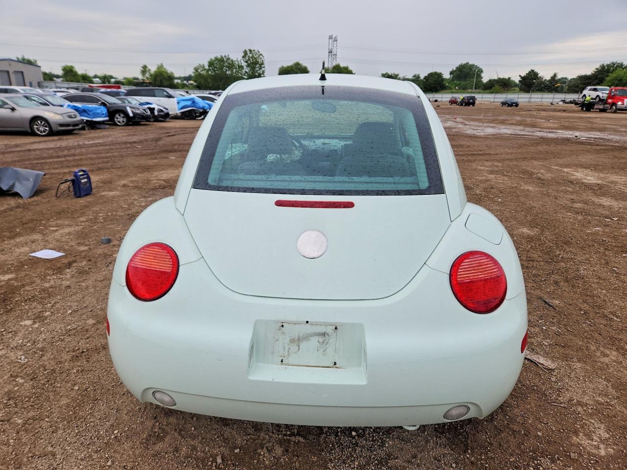 2002 Volkswagen New Beetle Gls White vin: 3VWCB21C62M453208