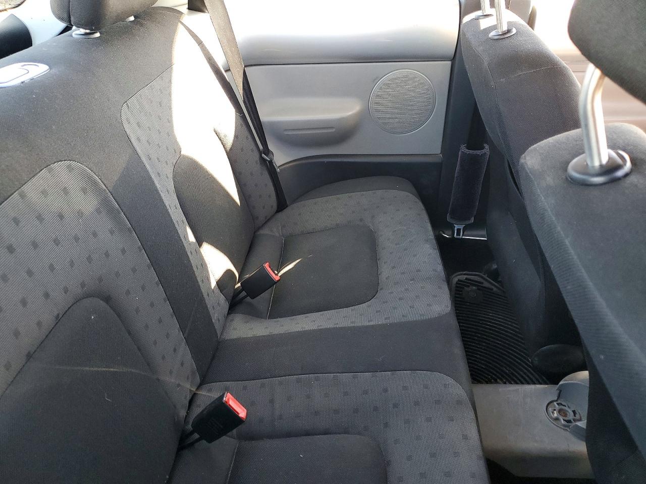 2001 Volkswagen New Beetle Gls Silver vin: 3VWCB21C81M450423