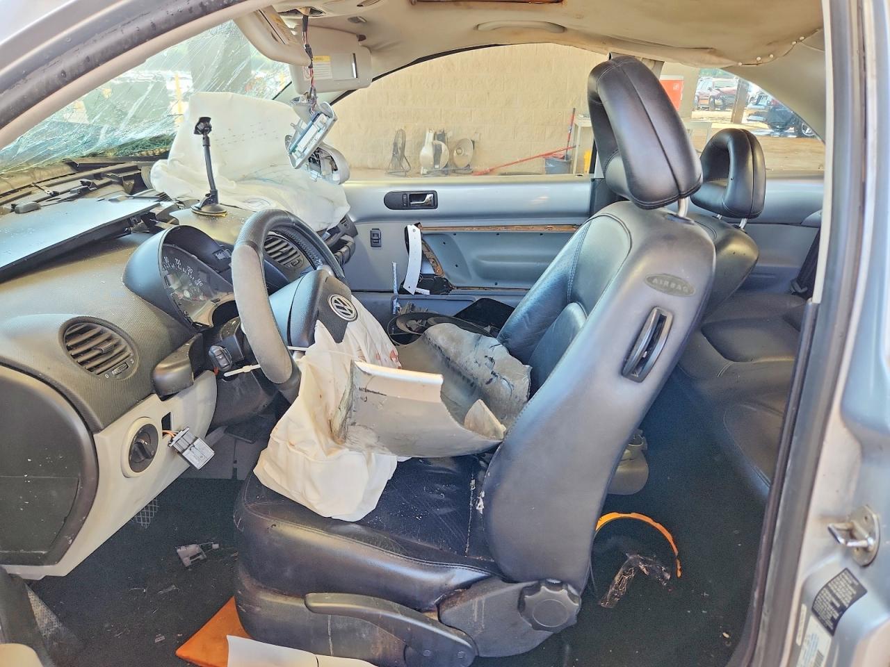 2002 Volkswagen New Beetle Gls Silver vin: 3VWCB21C82M419190