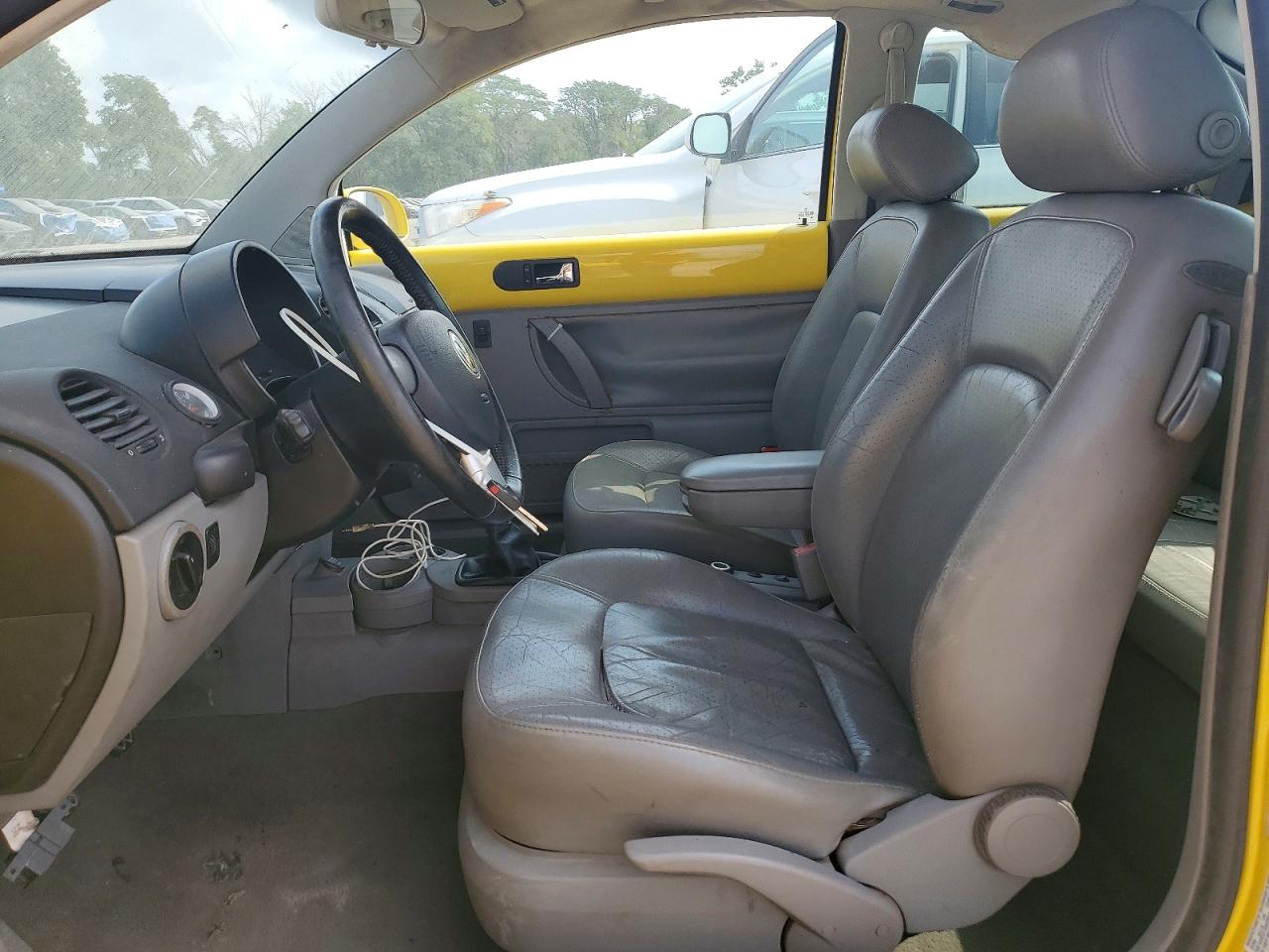 2002 Volkswagen New Beetle Gls Yellow vin: 3VWCB21CX2M450375